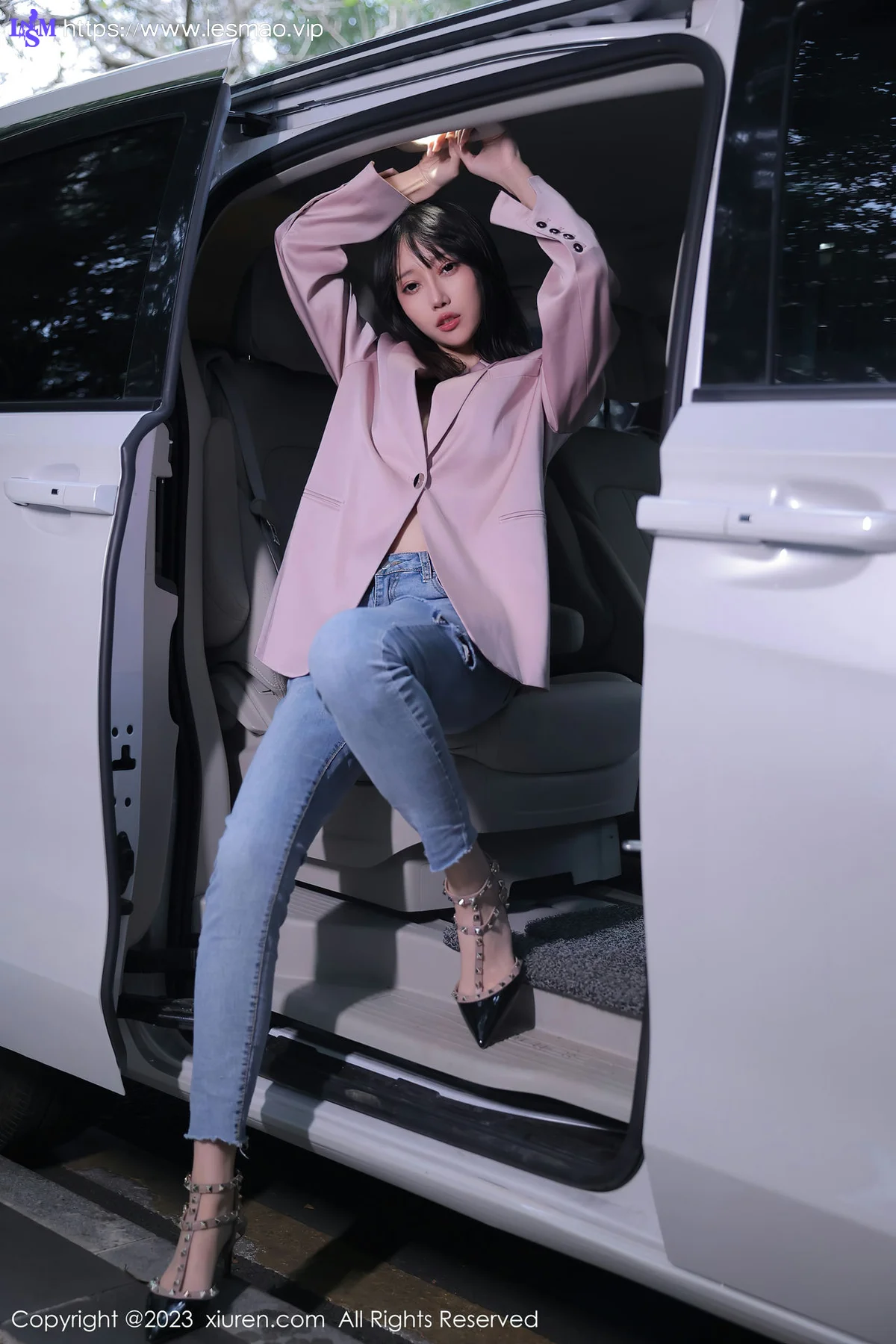 XiuRen 秀人 No.6355 玥儿玥er 车模美腿二月万宁旅拍33 - 3