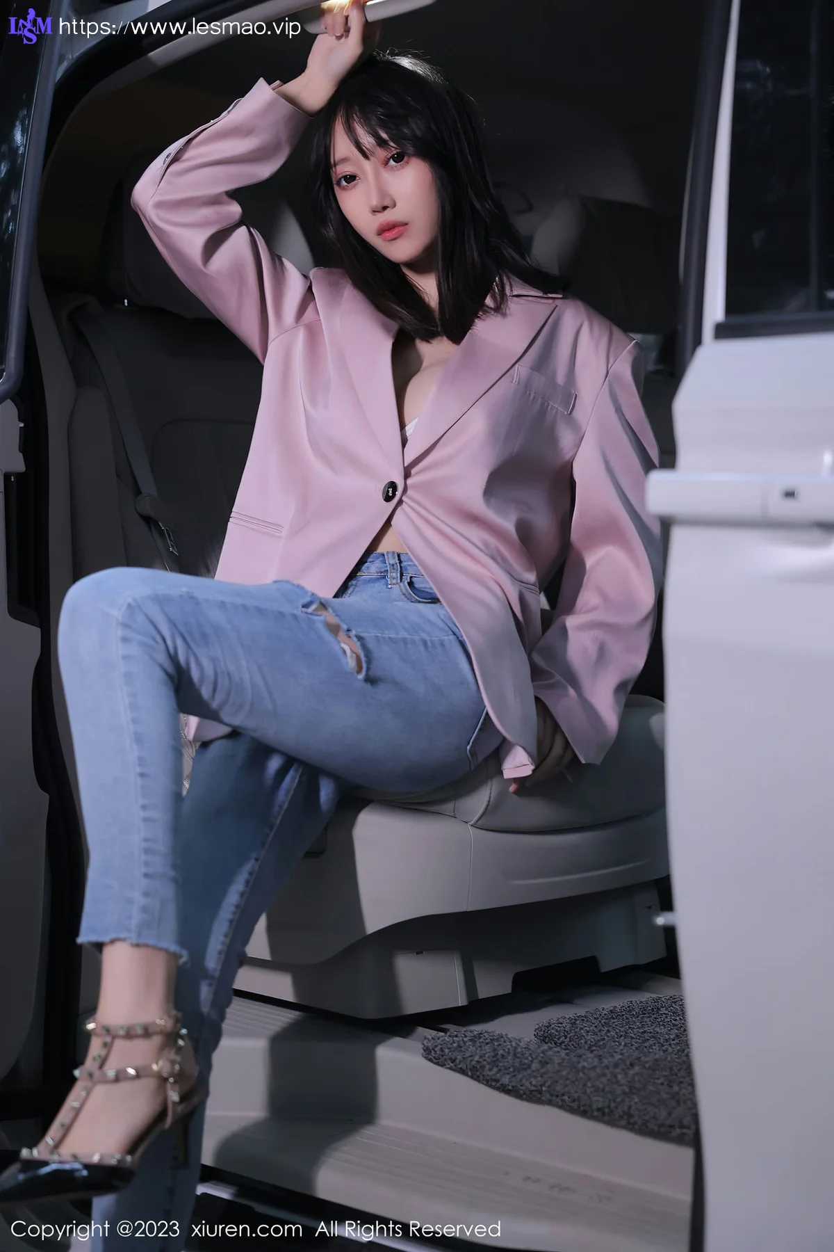 XiuRen 秀人 No.6355 玥儿玥er 车模美腿二月万宁旅拍33 - 5