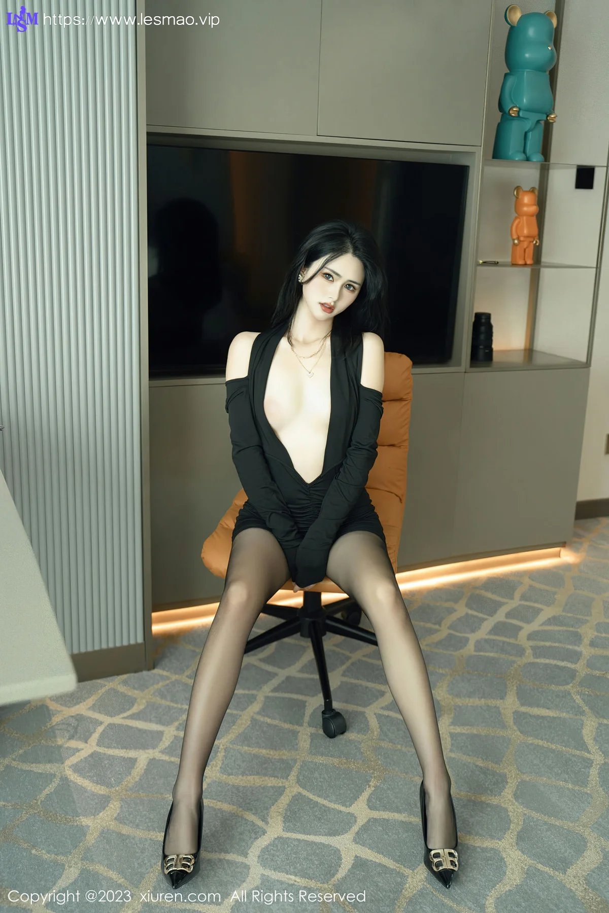 XiuRen 秀人 No.6385 艾希儿 魅惑黑丝性感写真1 - 2