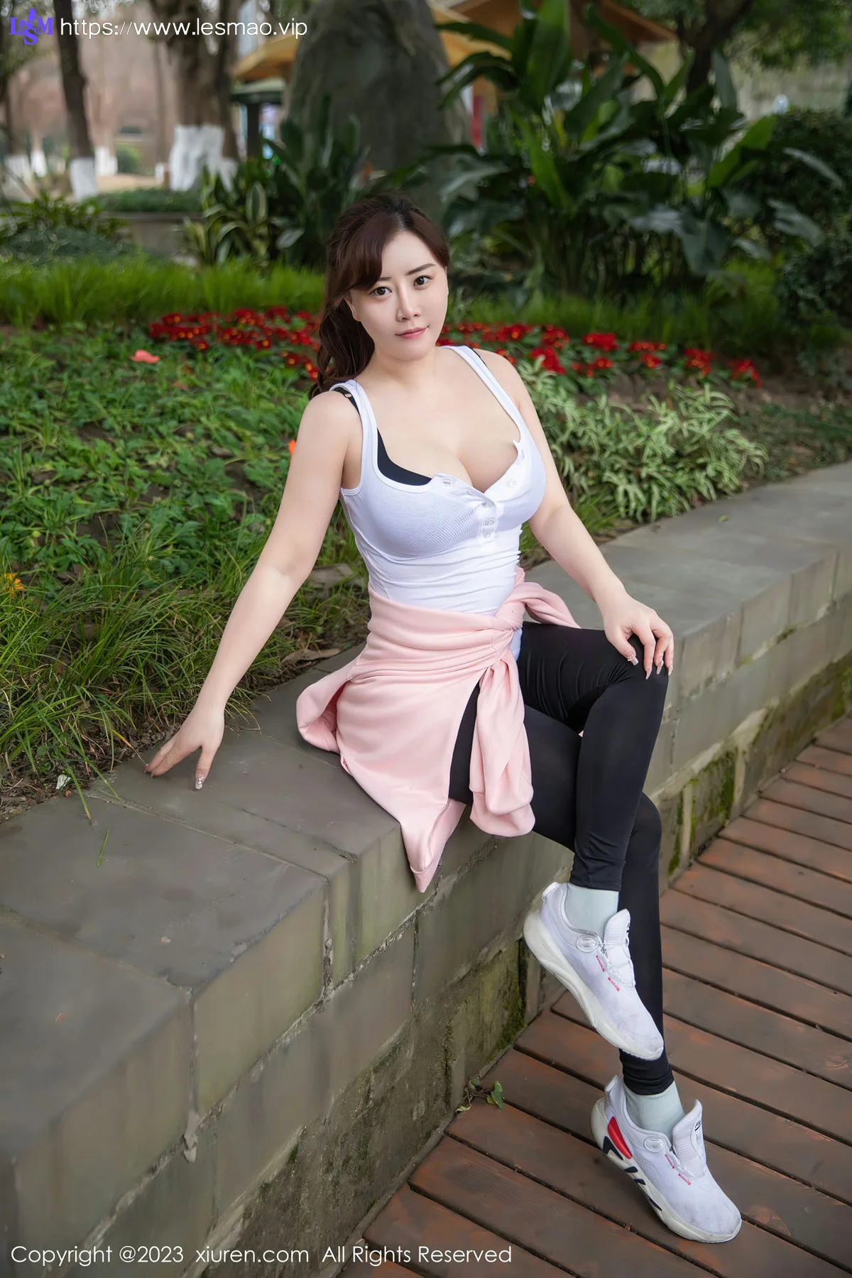 XiuRen 秀人 No.6386 王婉悠Queen 漏臀长裤性感写真1 - 4