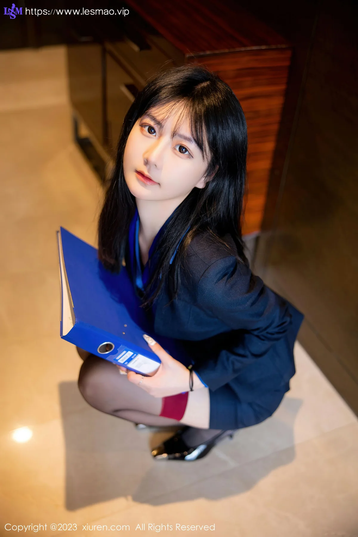 XiuRen 秀人 No.6407 谢小蒽 性感OL装扮性感写真1 - 3