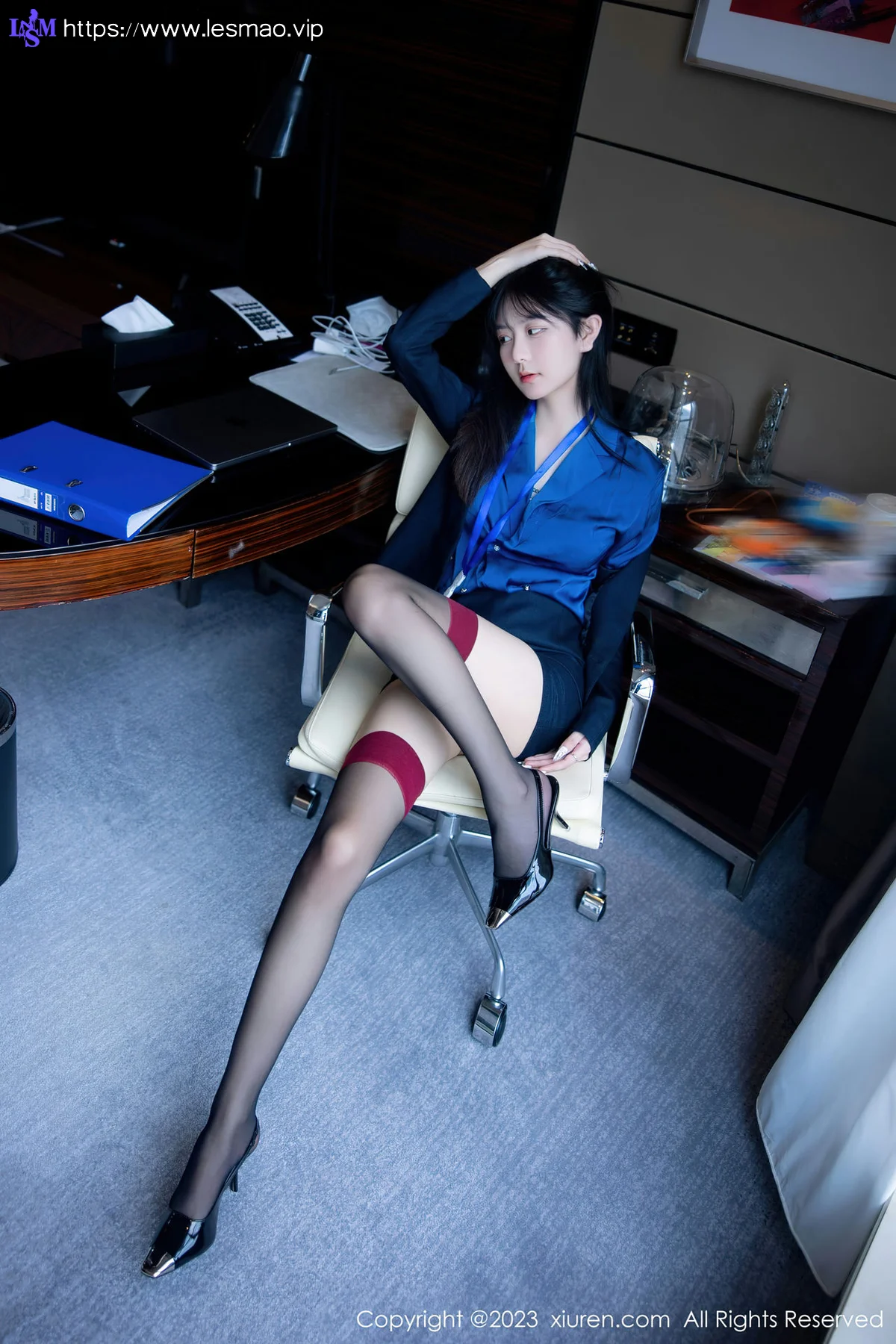 XiuRen 秀人 No.6407 谢小蒽 性感OL装扮性感写真1 - 10