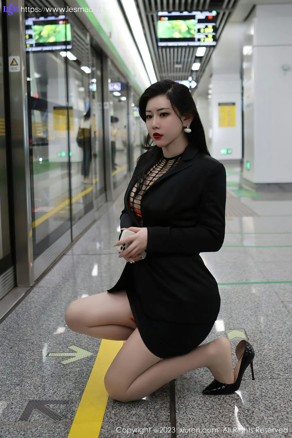 XiuRen 秀人 No.6421 王婉悠Queen 浅黑色OL性感写真1 - 6