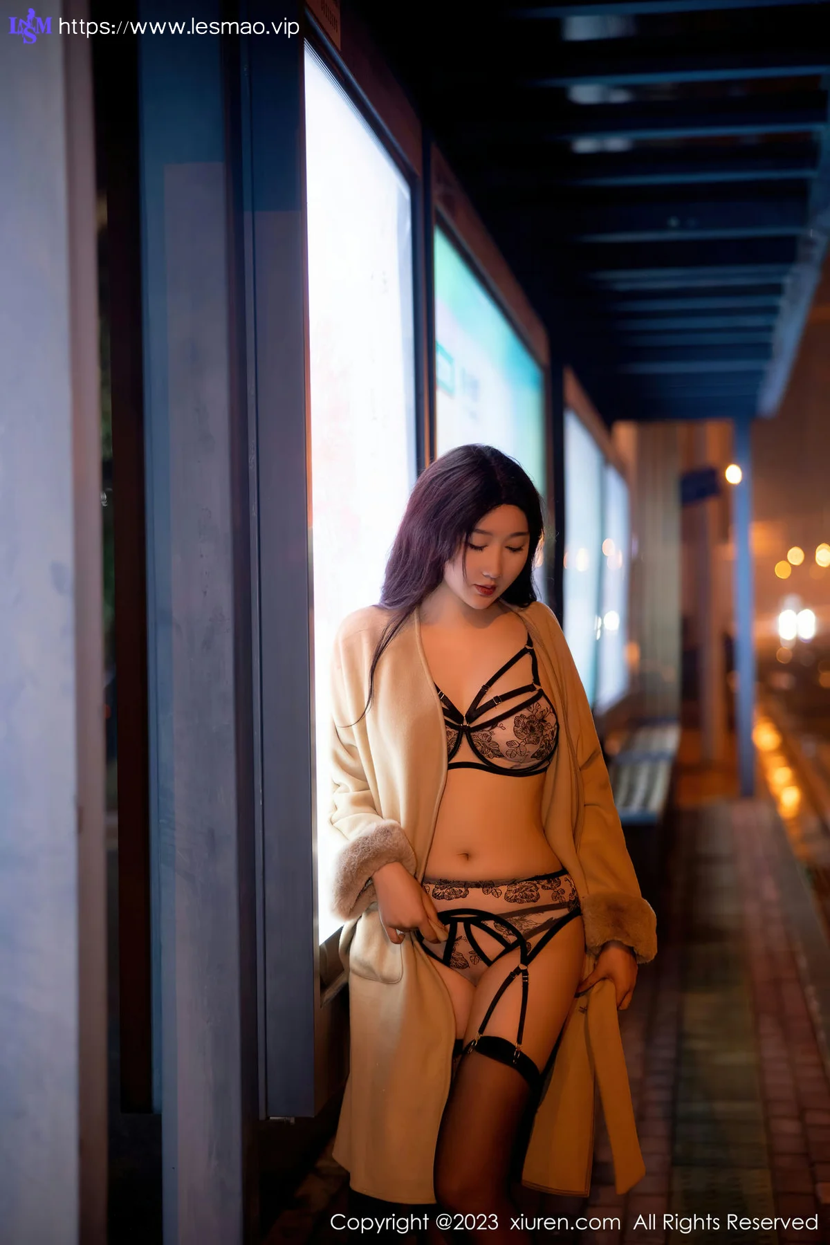 XiuRen 秀人 No.6424 江真真 街拍魅惑黑丝性感写真1 - 4
