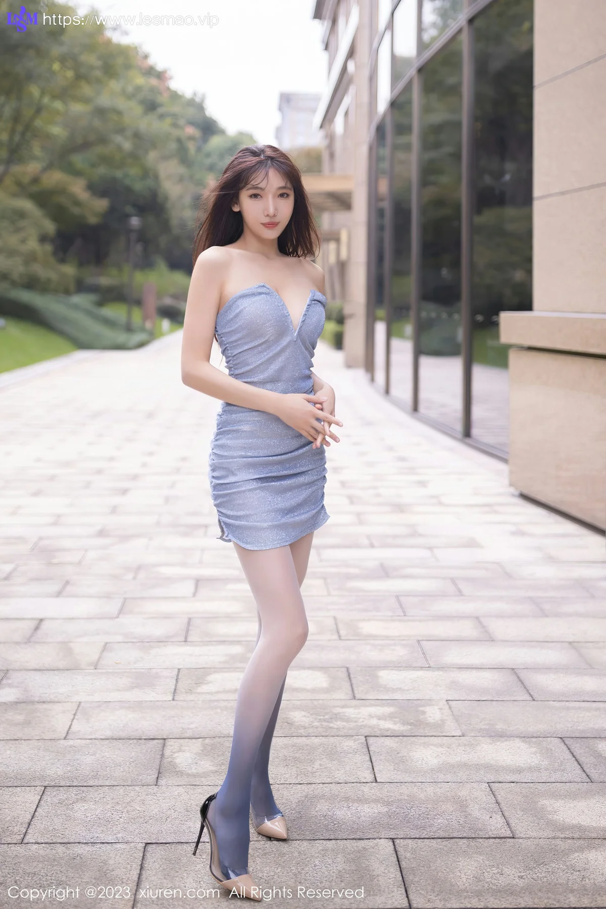 XiuRen 秀人 No.6531 陆萱萱 渐变色丝袜短裙写真 - 5