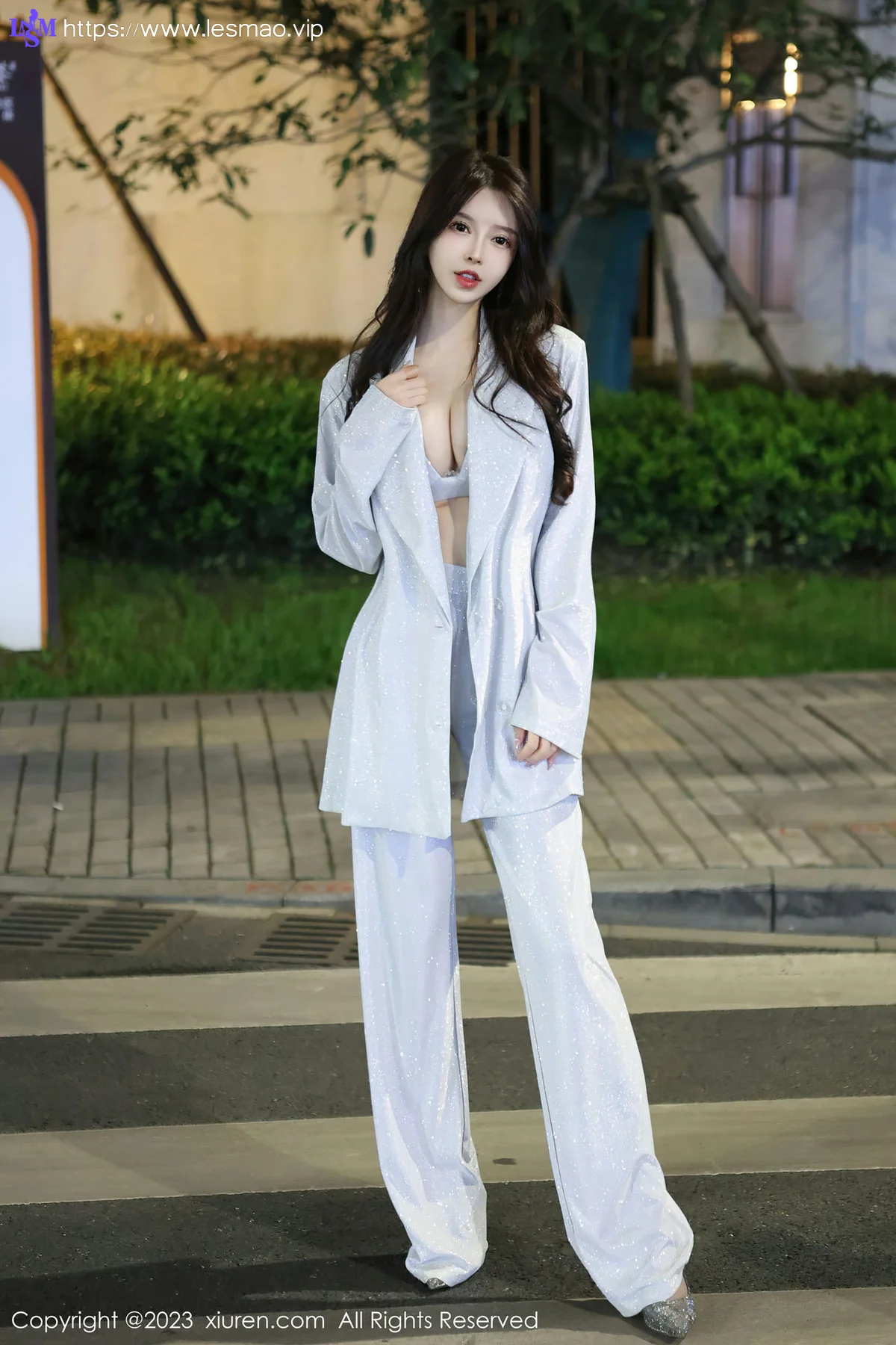 XiuRen 秀人 No.6605 玉兔miki 诱人灰丝街拍性感写真33 - 6