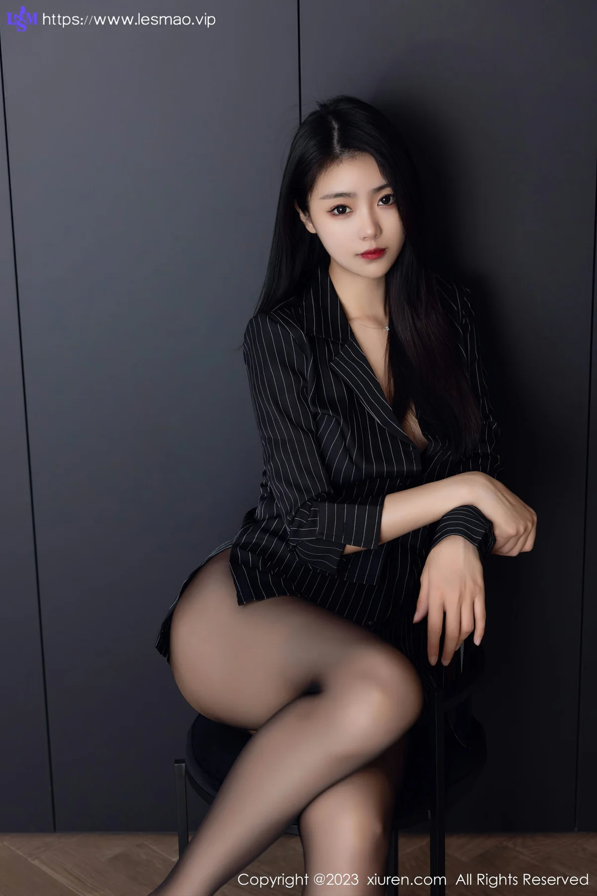 XiuRen 秀人 No.6677 可樂Vicky 黑色条纹上衣性感写真33 - 3