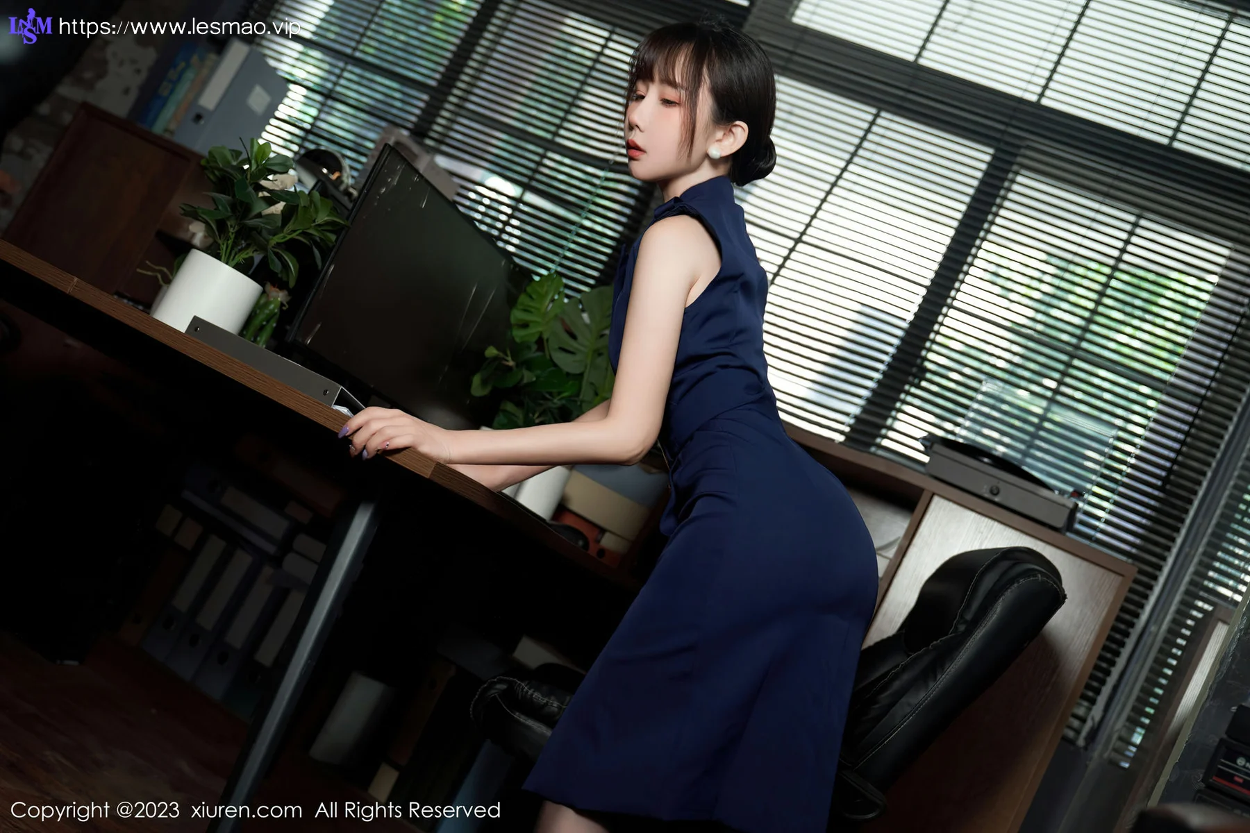 XiuRen 秀人 No.6737 波巧酱 剧情主题“办公室不能说的秘密”性感写真11 - 3