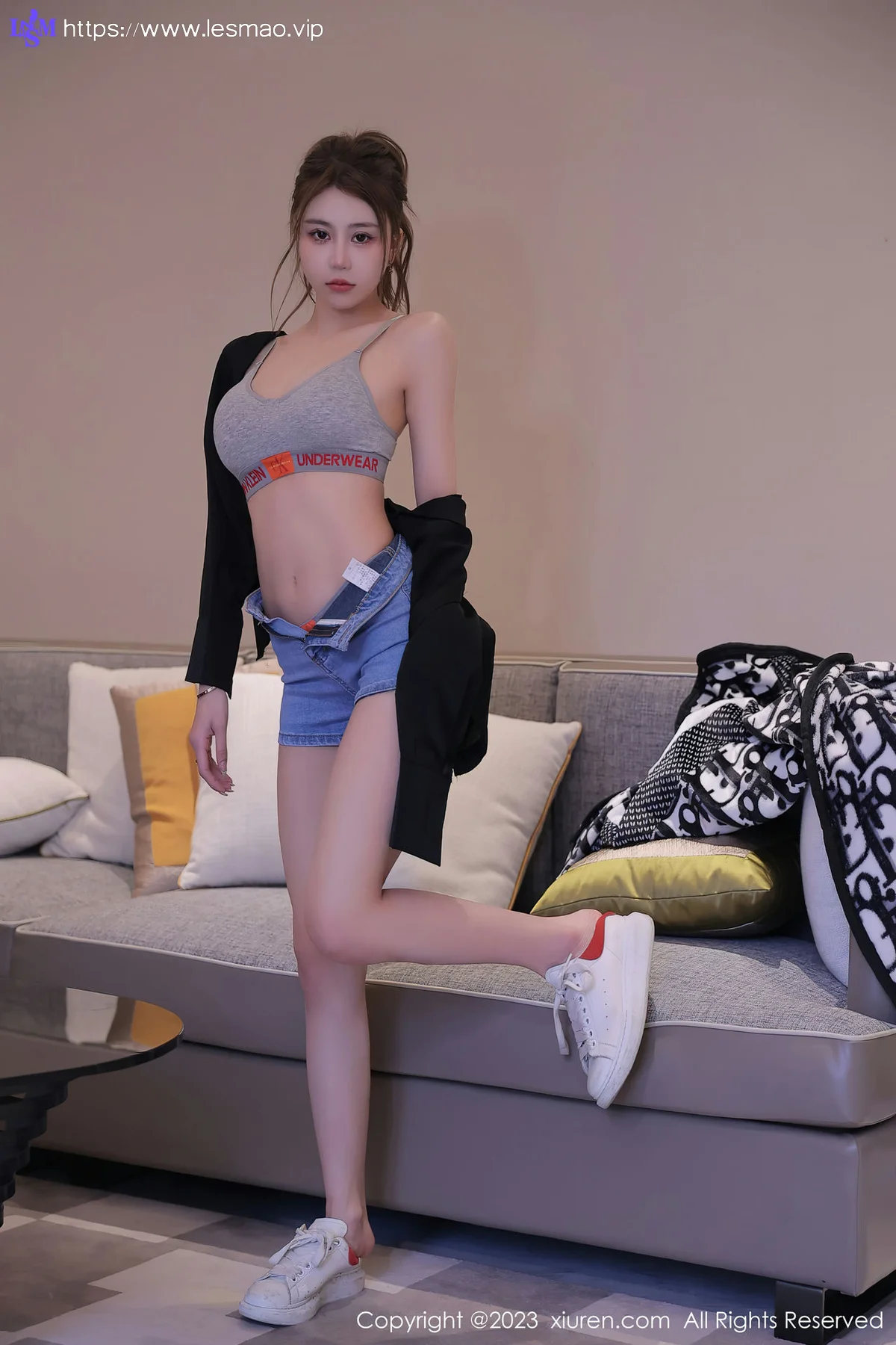 XiuRen 秀人 No.6758 tina_甜仔 超短牛仔裤广州旅拍 - 2