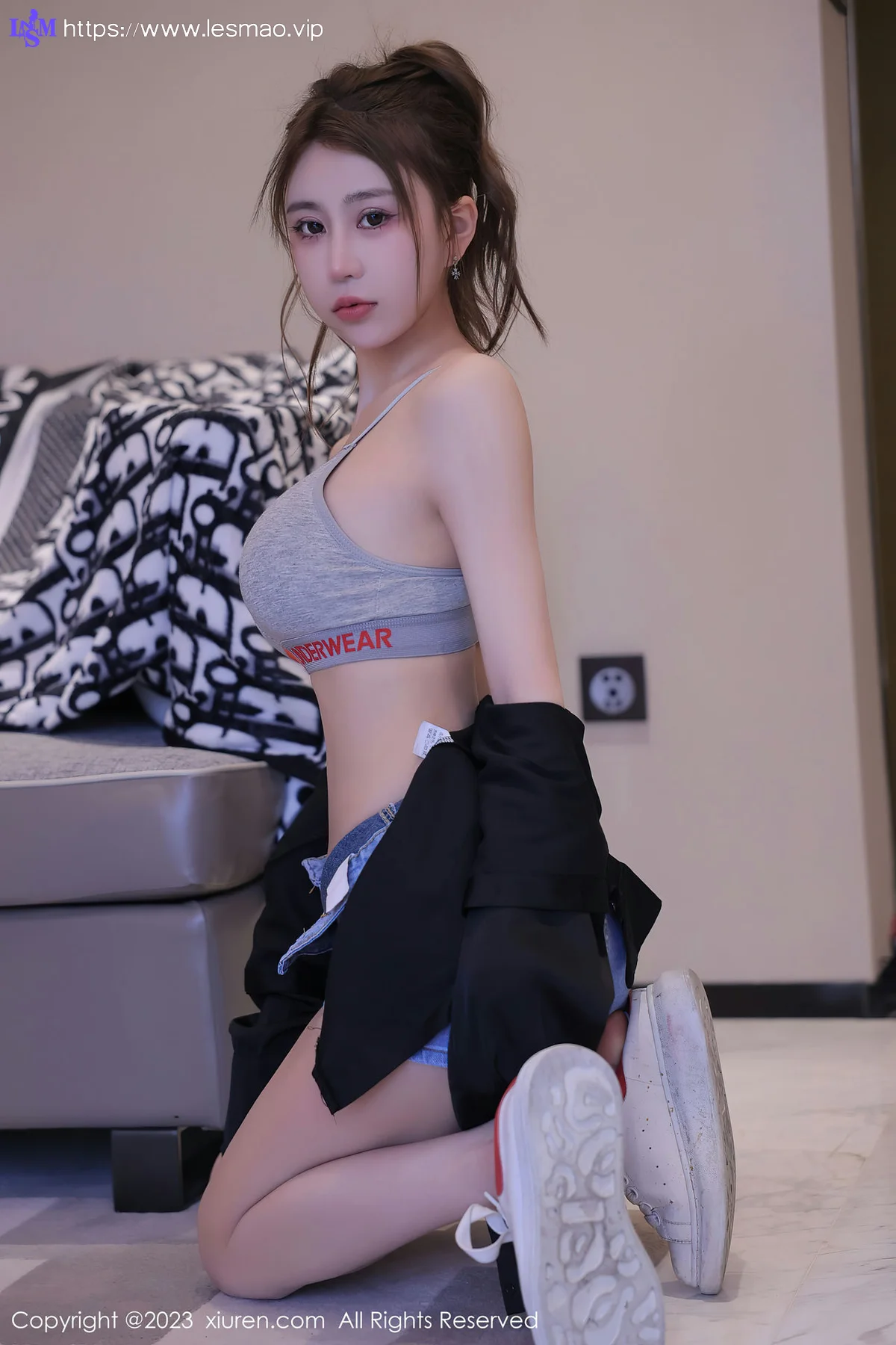 XiuRen 秀人 No.6758 tina_甜仔 超短牛仔裤广州旅拍 - 9
