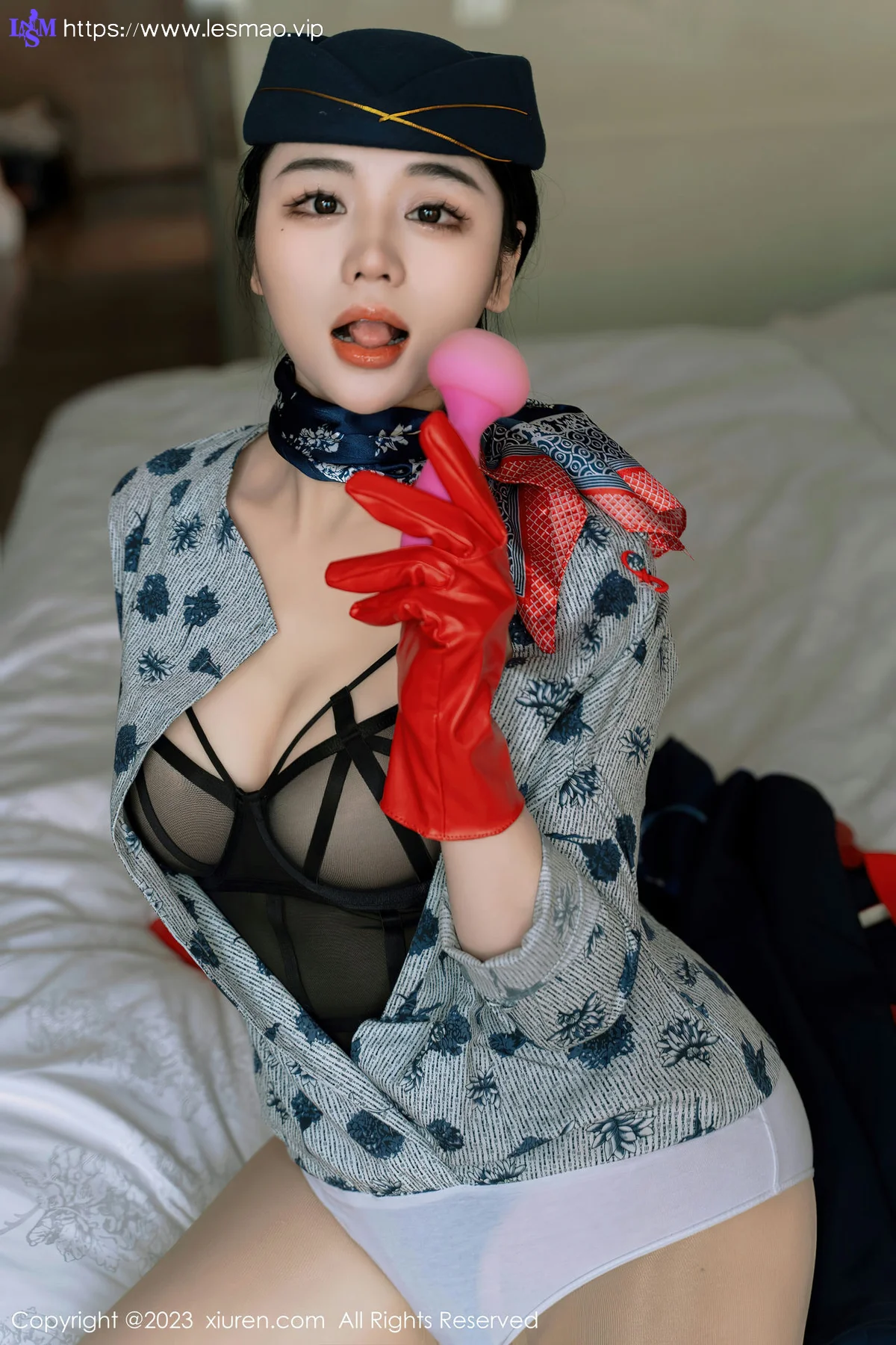 XiuRen 秀人 No.6790 汐汐爱吃草莓 空乘小姐姐性感写真 - 3