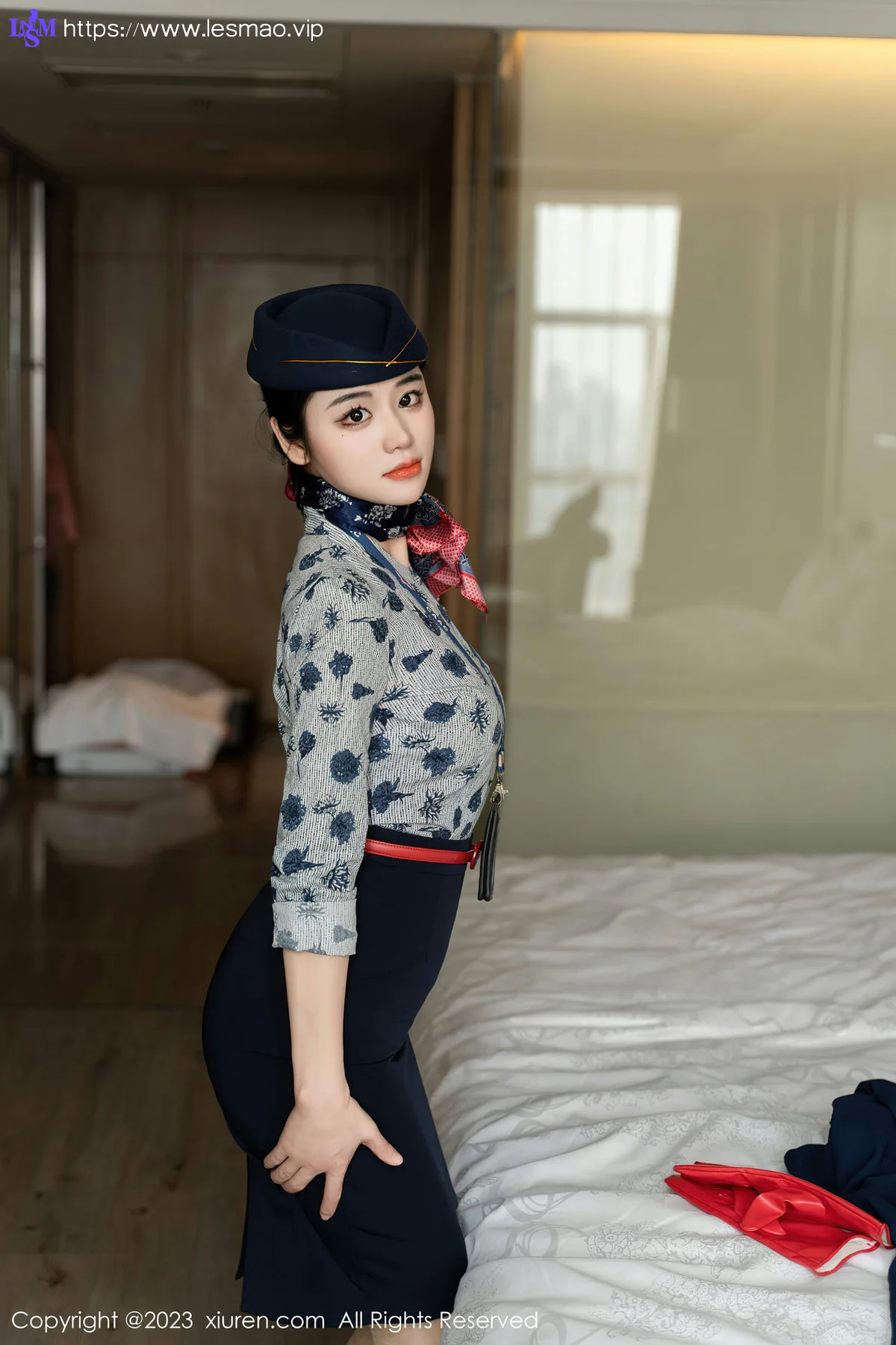 XiuRen 秀人 No.6790 汐汐爱吃草莓 空乘小姐姐性感写真 - 4