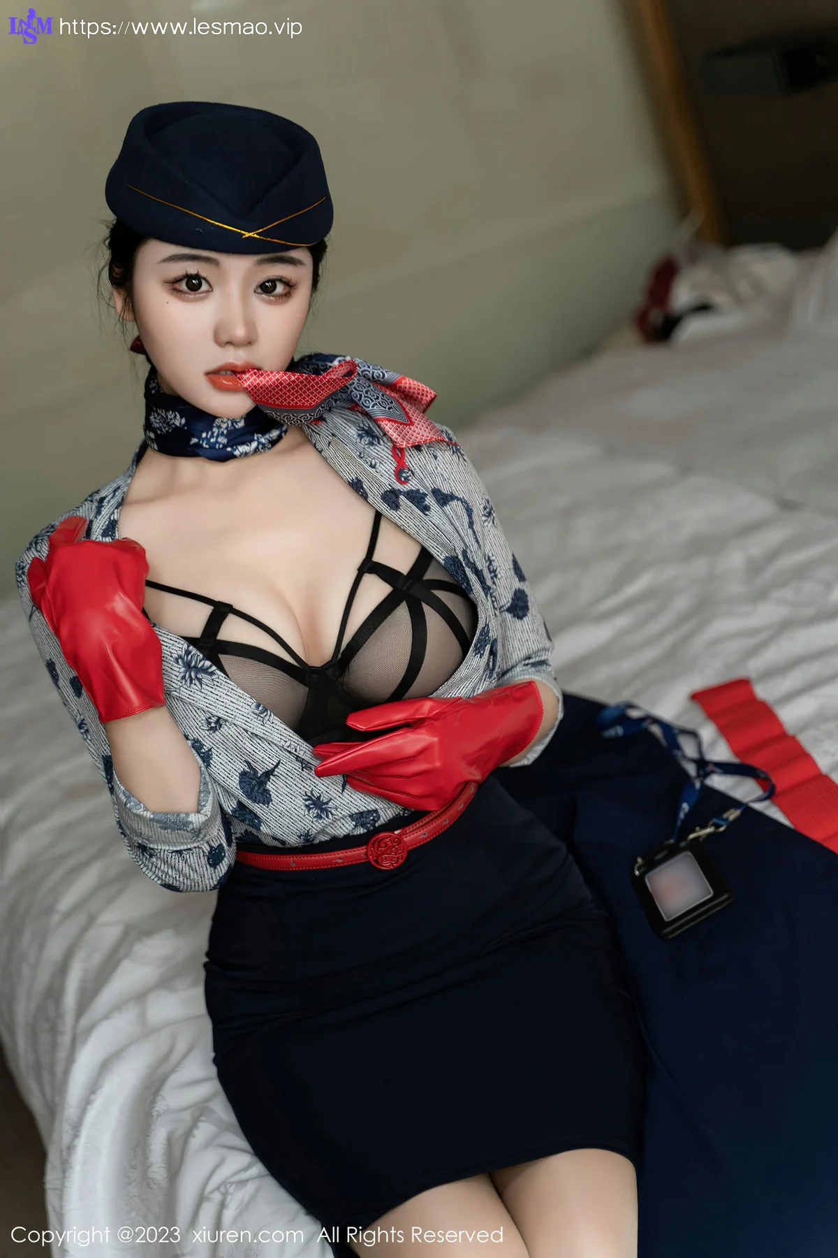 XiuRen 秀人 No.6790 汐汐爱吃草莓 空乘小姐姐性感写真 - 8
