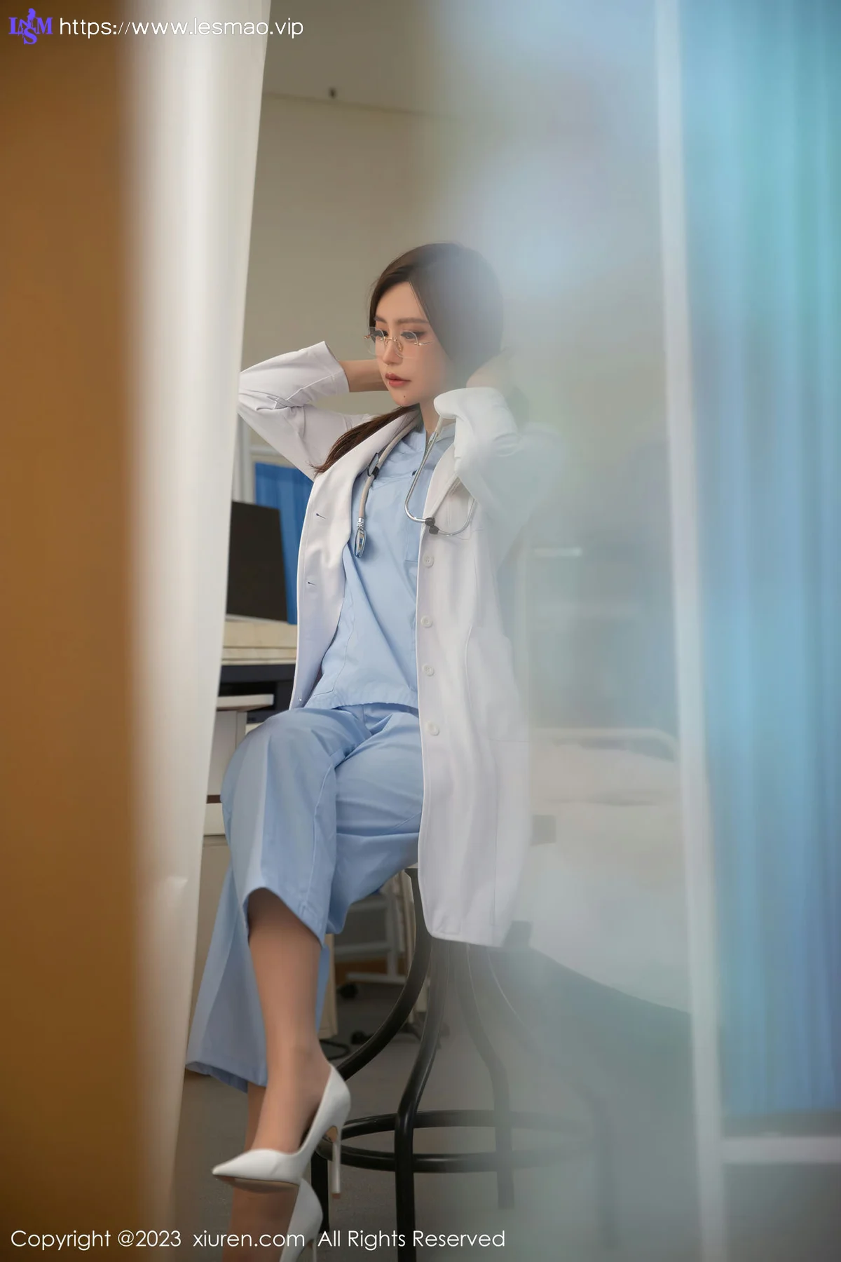 XiuRen 秀人 No.6849 绮里嘉ula 美女医生装扮性感写真1 - 4