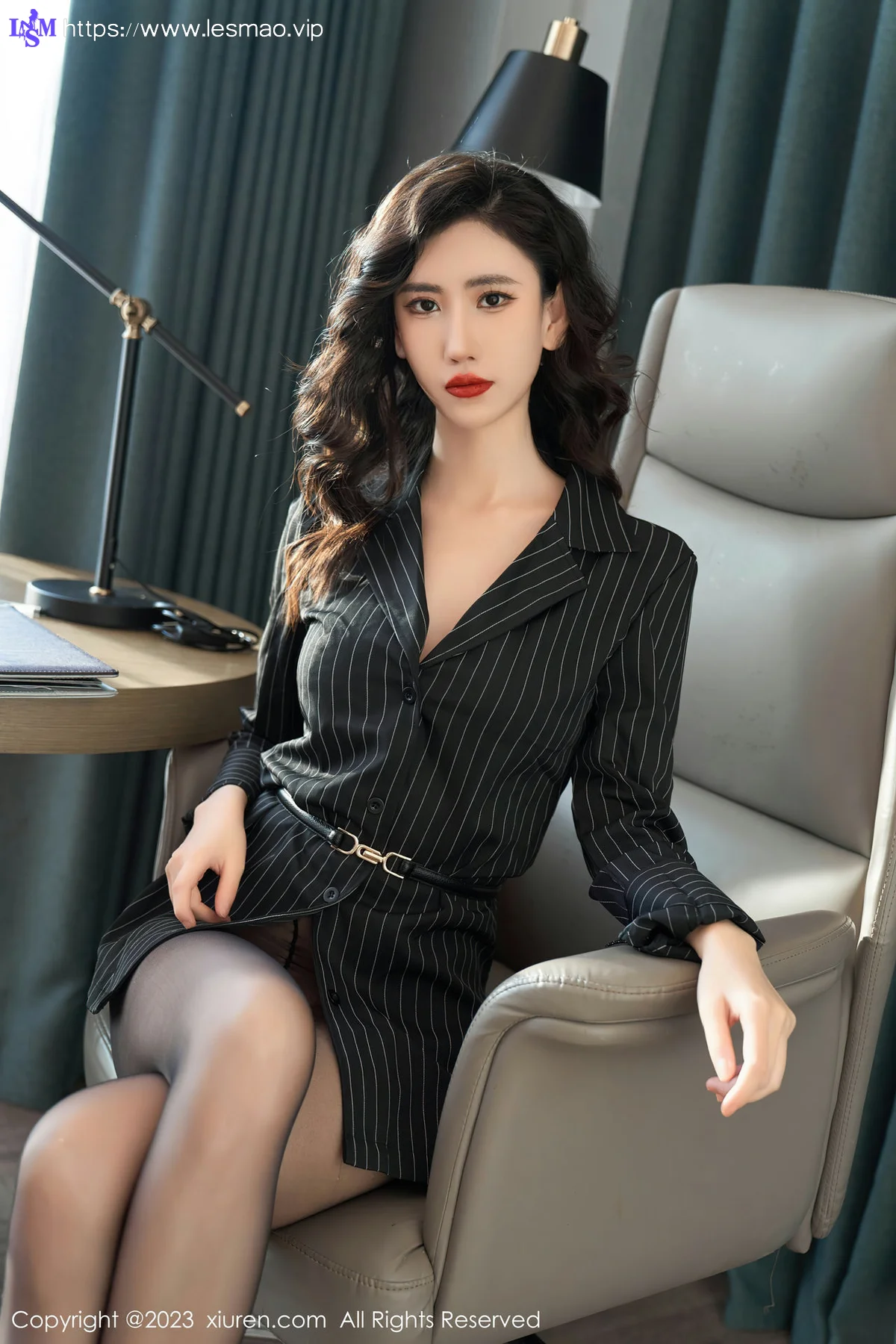 XiuRen 秀人 No.6860 章芃芃 黑色条纹上衣首套写真1 - 9
