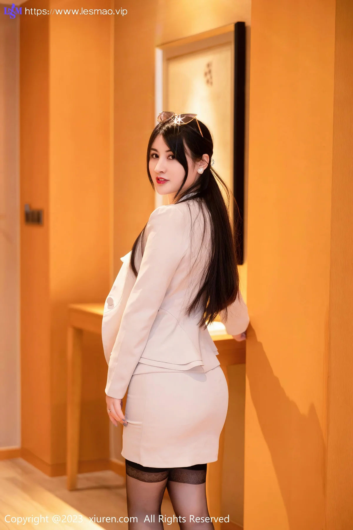 XiuRen 秀人 No.6879 诗诗kiki 魅惑黑丝性感写真1 - 5