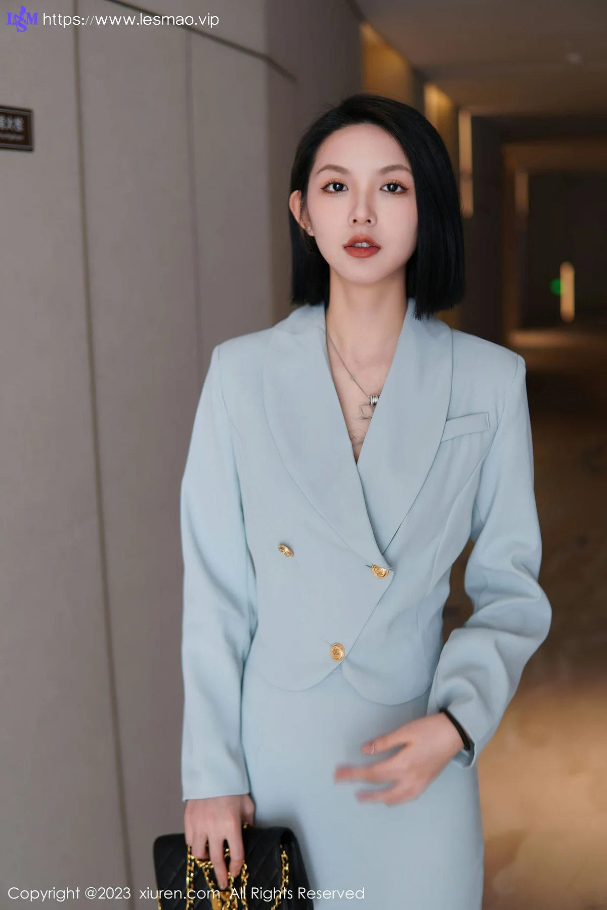 XiuRen 秀人 No.6885 乔一一 诱人原色丝袜性感写真 - 2