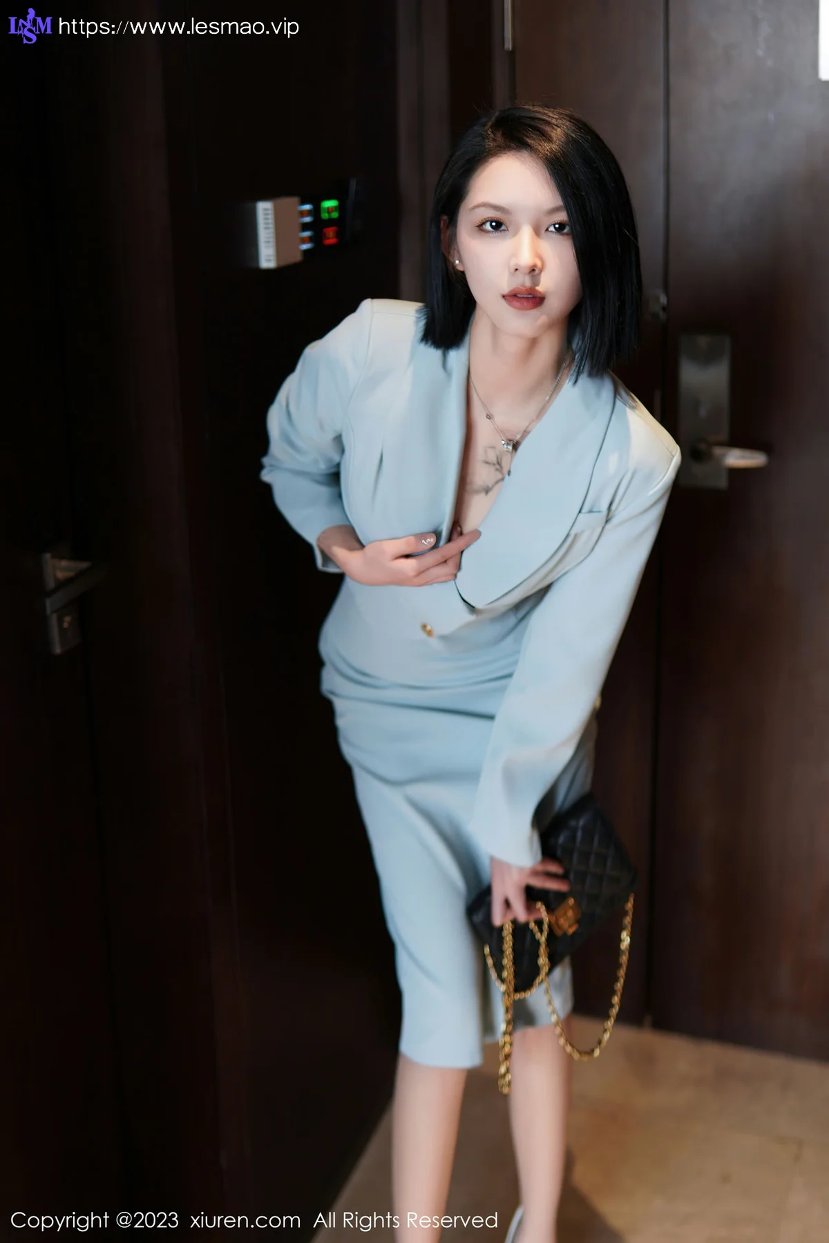 XiuRen 秀人 No.6885 乔一一 诱人原色丝袜性感写真 - 4