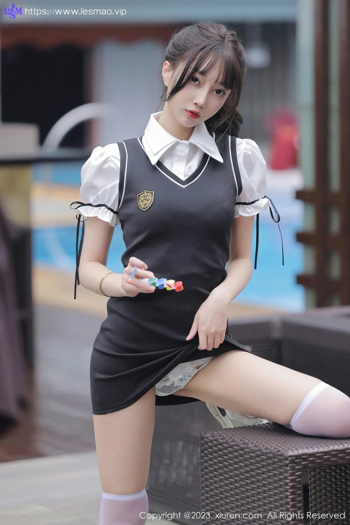 XiuRen 秀人 No.6889 玥儿玥er 黑色背带裙广州旅拍1 - 2