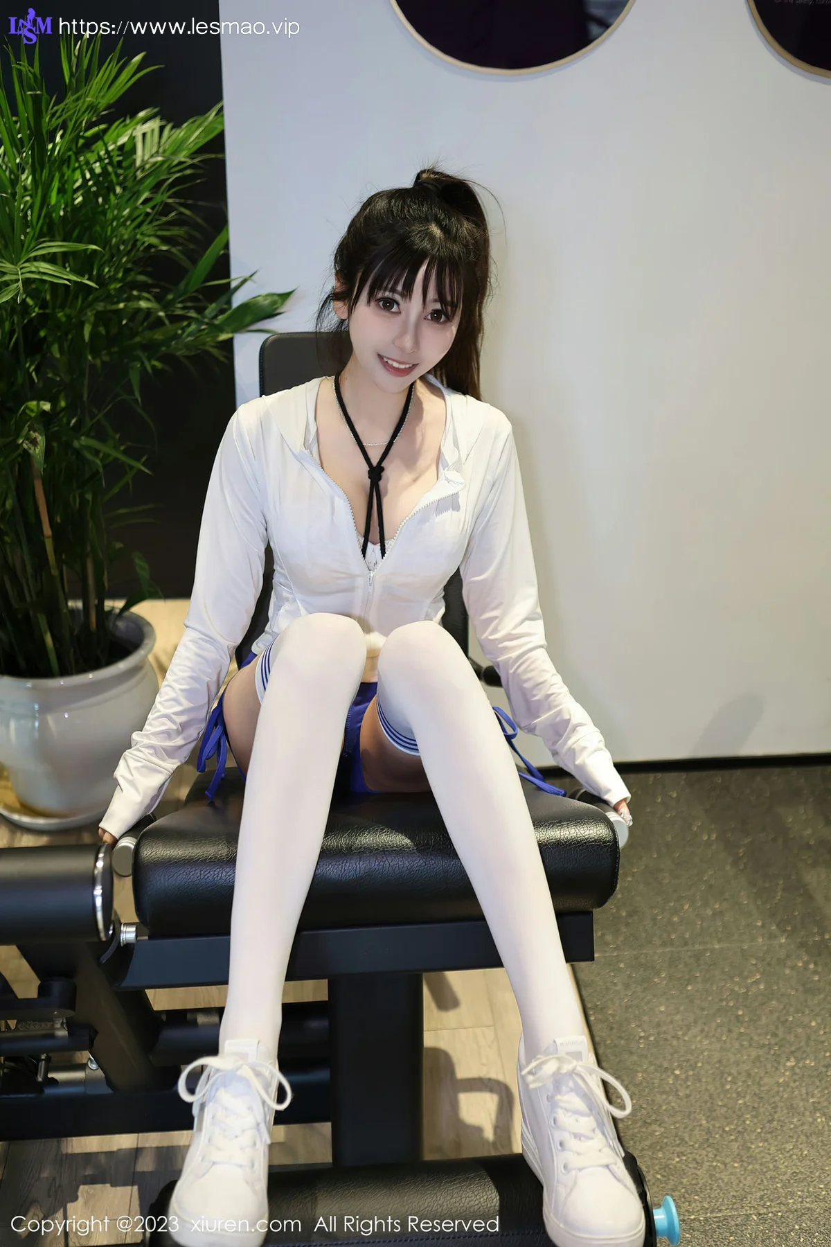 XiuRen 秀人 No.6909 夏希 白色长筒袜性感写真 - 5