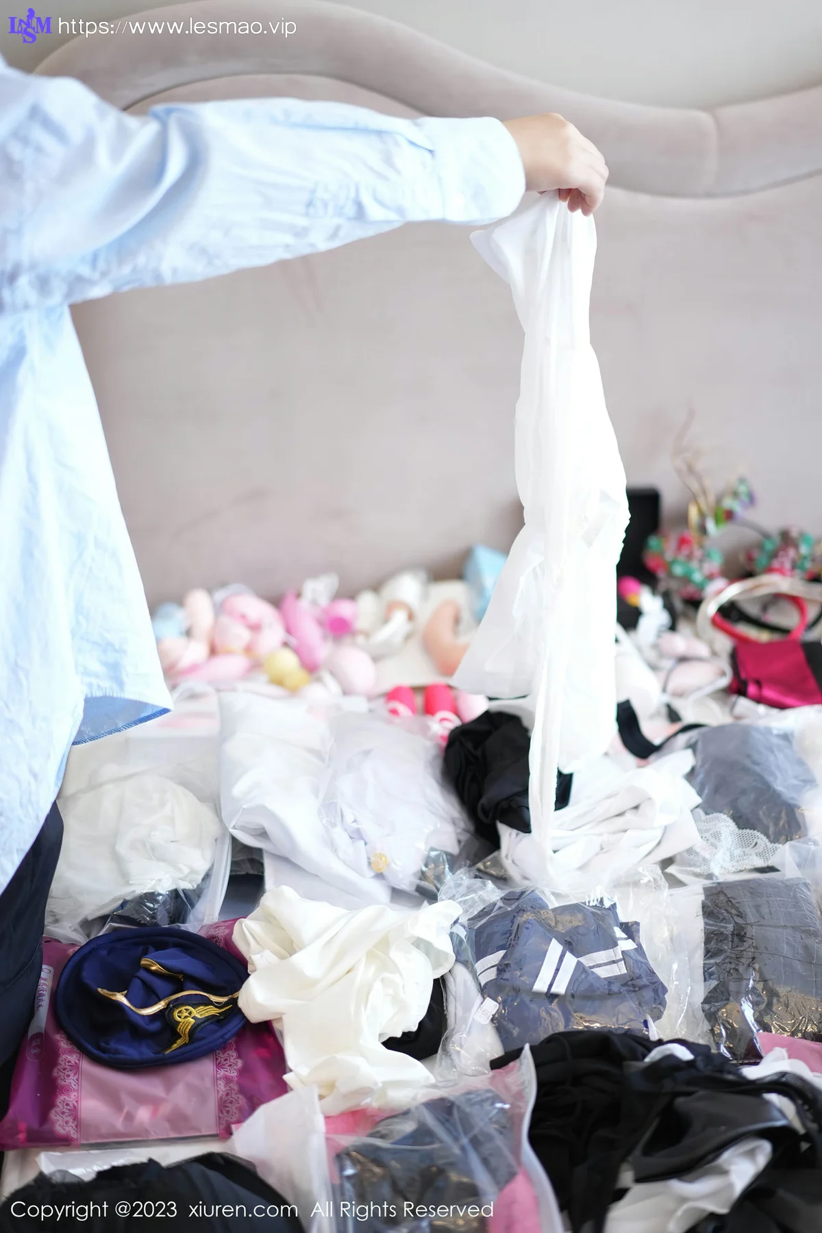 XiuRen 秀人 No.6922 laura阿姣 诱人灰丝性感写真222 - 3