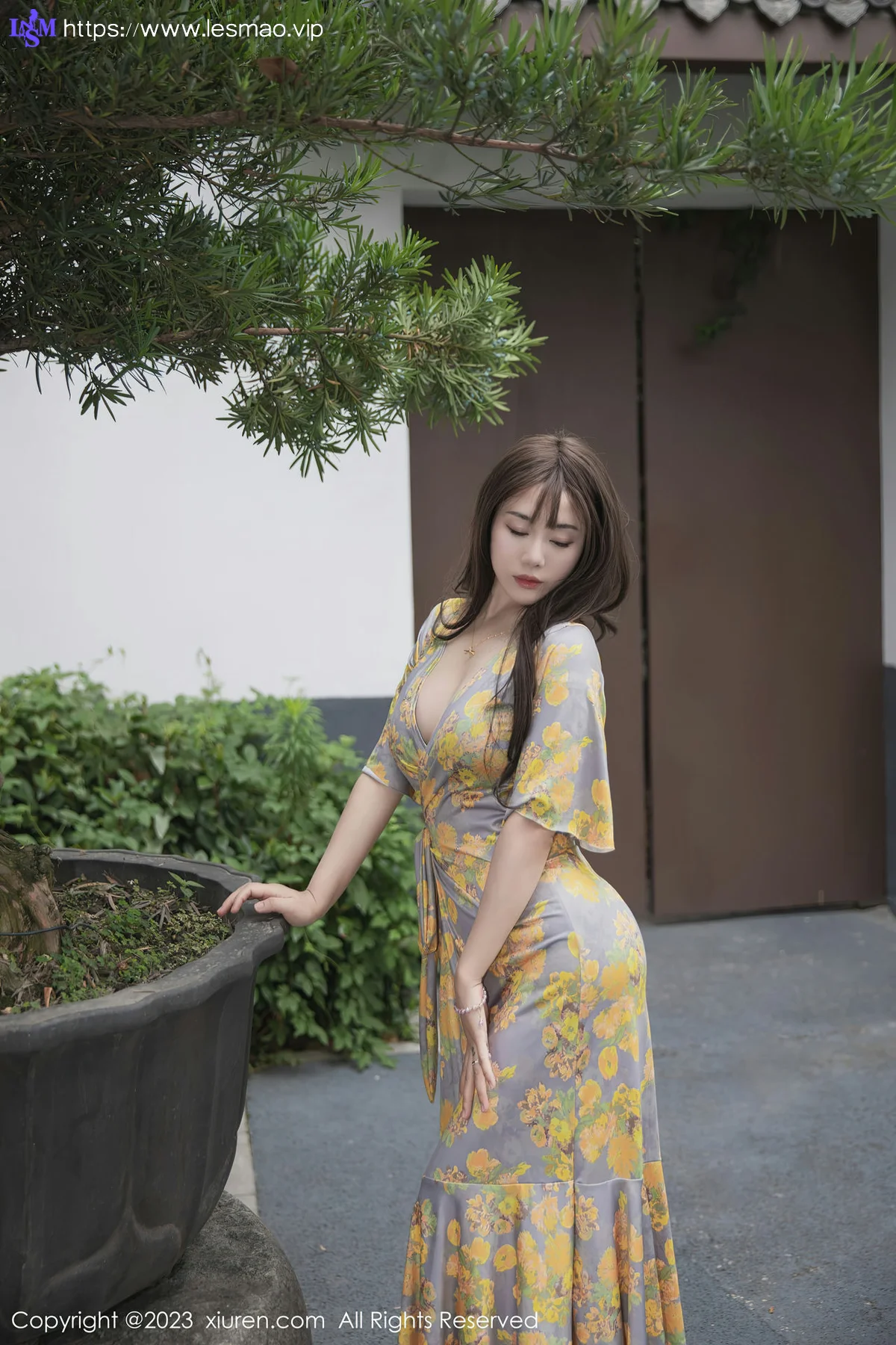 XiuRen 秀人 No.6949 严利娅Yuliya 黄灰色睡裙性感写真2 - 4