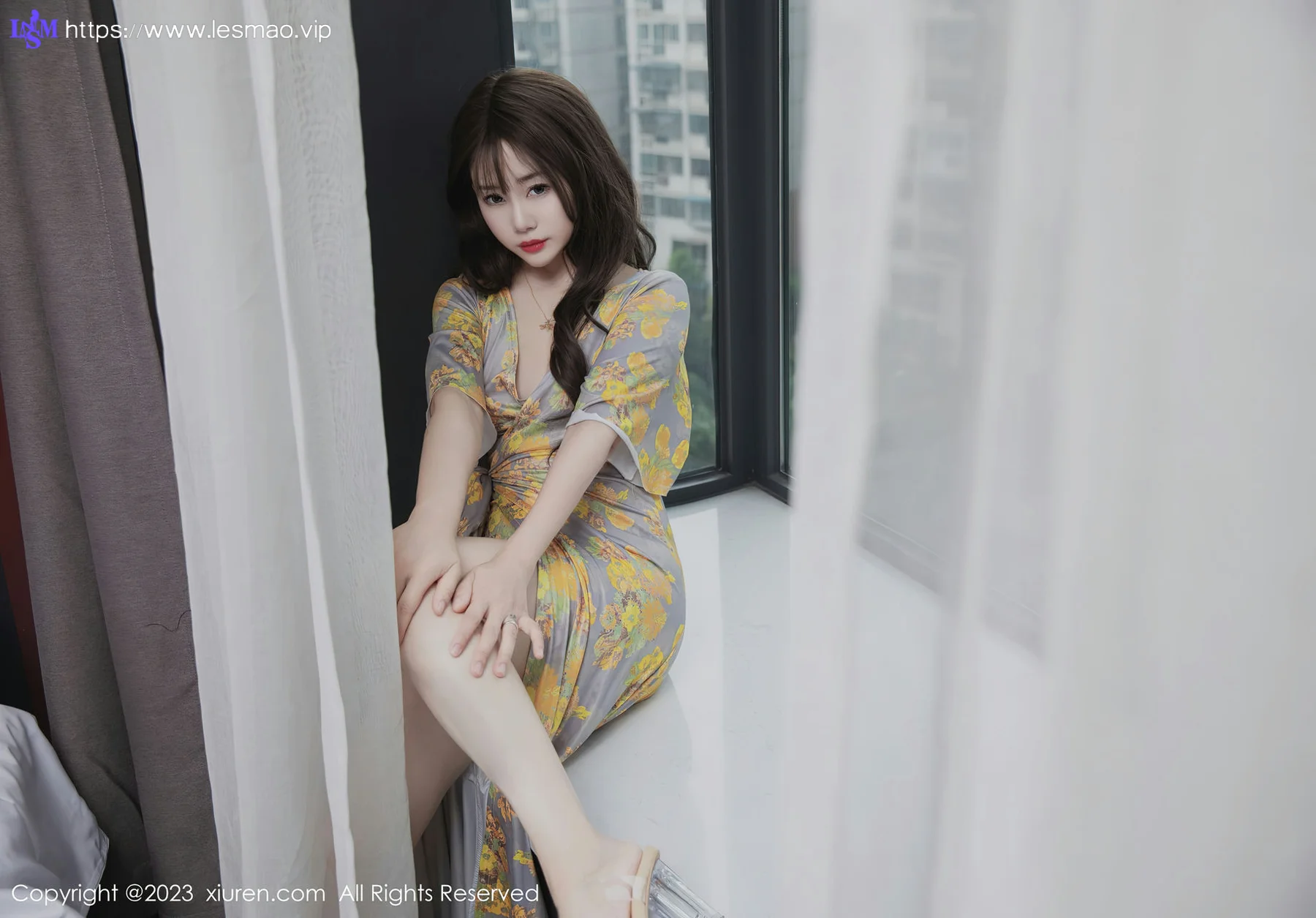 XiuRen 秀人 No.6949 严利娅Yuliya 黄灰色睡裙性感写真2 - 5
