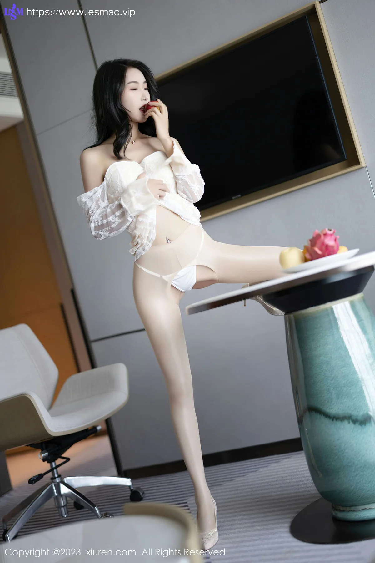 XiuRen 秀人 No.6974 苏苏阿 白色比基尼性感写真1 - 2