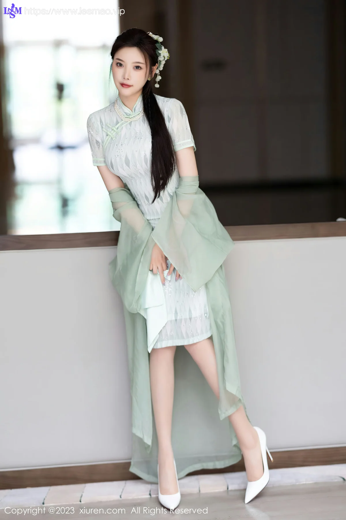 XiuRen 秀人 No.6983 杨晨晨Yome 淡绿色旗袍性感写真 - 9