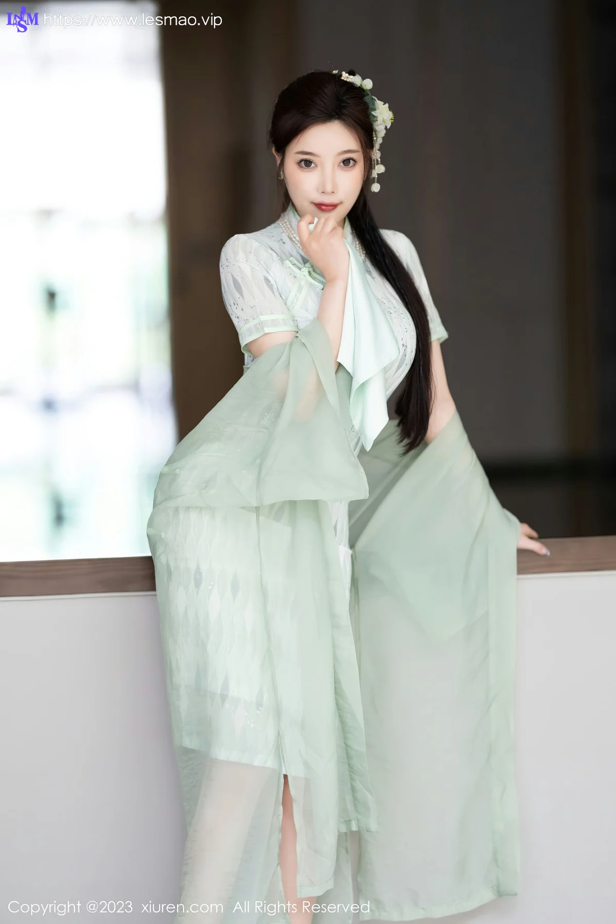 XiuRen 秀人 No.6983 杨晨晨Yome 淡绿色旗袍性感写真 - 10