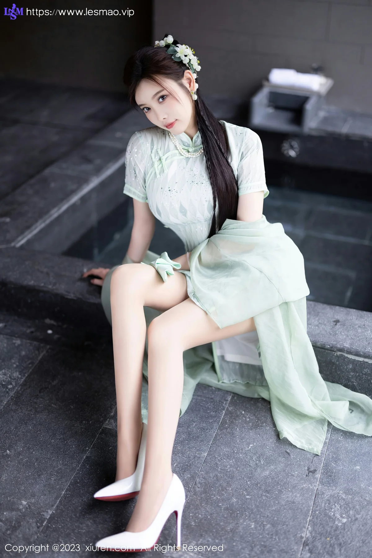 XiuRen 秀人 No.6983 杨晨晨Yome 淡绿色旗袍性感写真 - 7