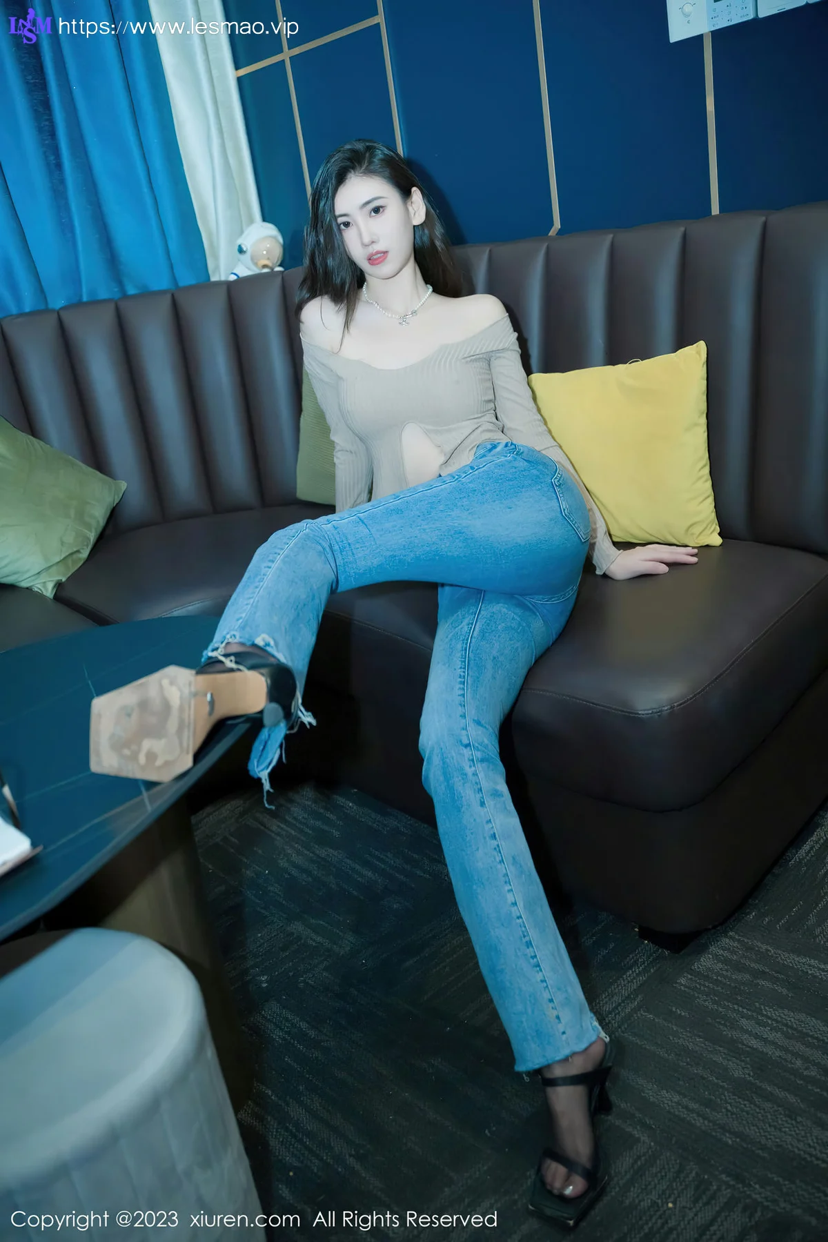 XiuRen 秀人 No.7041 章芃芃 魅惑黑丝性感写真 - 2