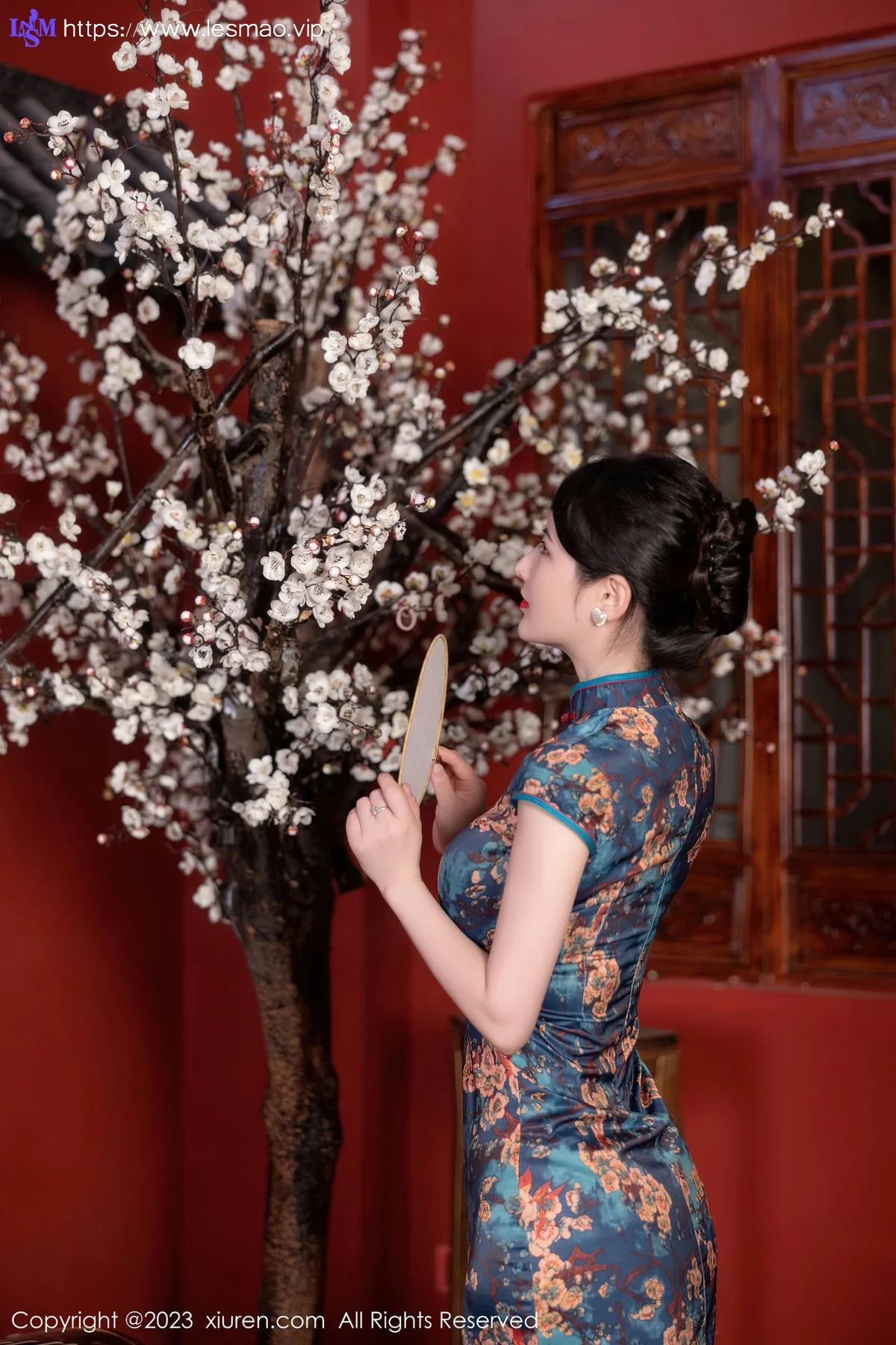 XiuRen 秀人 No.7051 诗诗kiki 蓝色图纹旗袍性感写真1 - 7