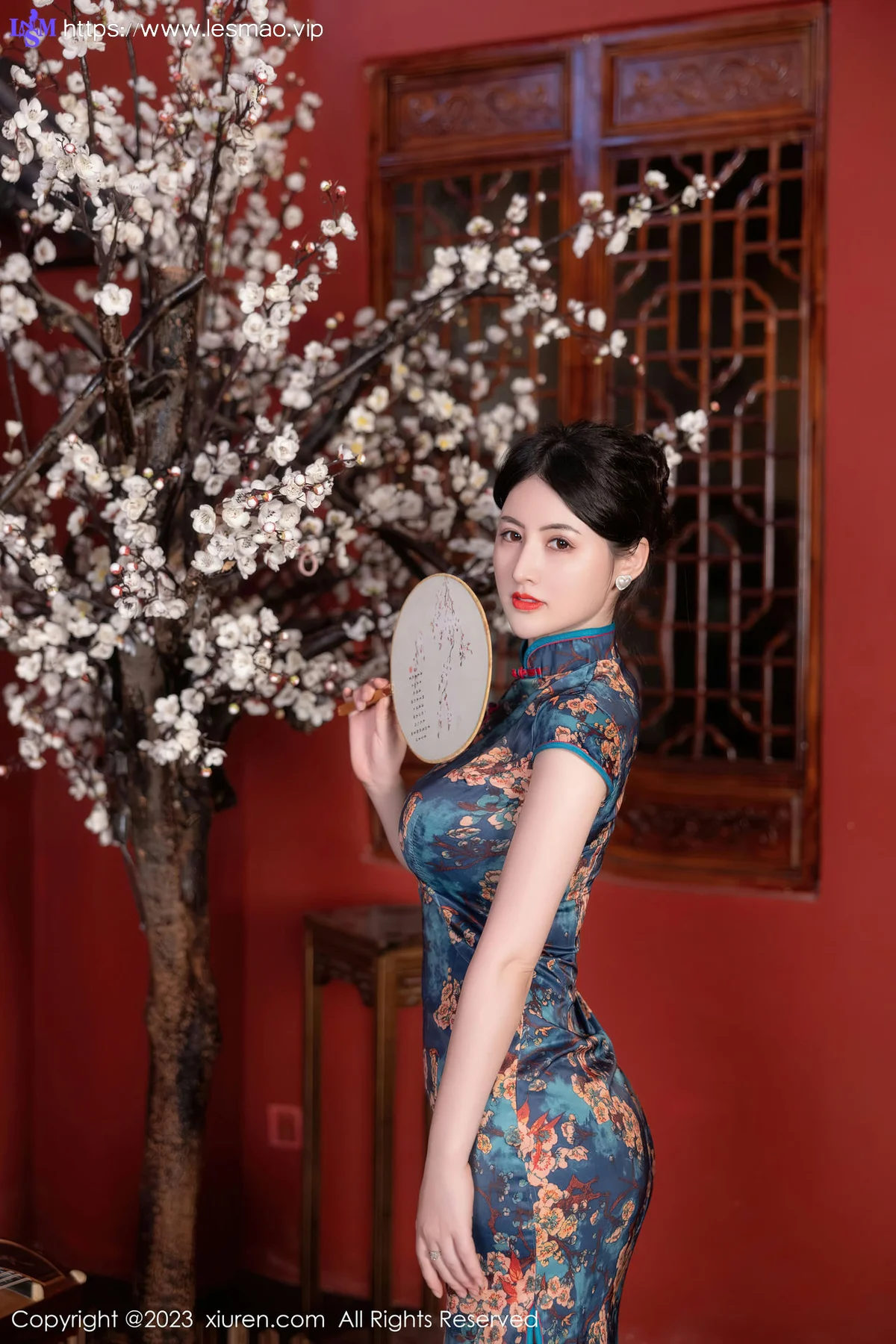 XiuRen 秀人 No.7051 诗诗kiki 蓝色图纹旗袍性感写真1 - 8