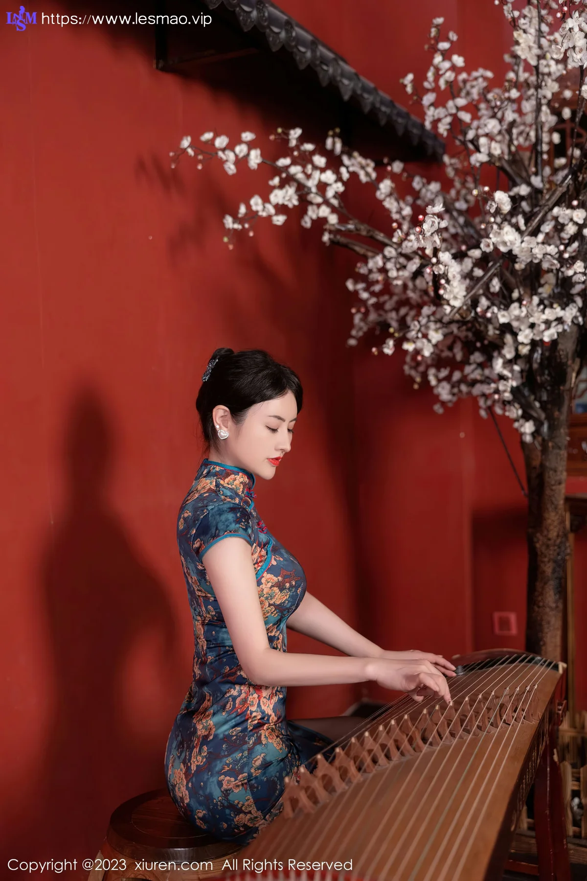 XiuRen 秀人 No.7051 诗诗kiki 蓝色图纹旗袍性感写真1 - 9