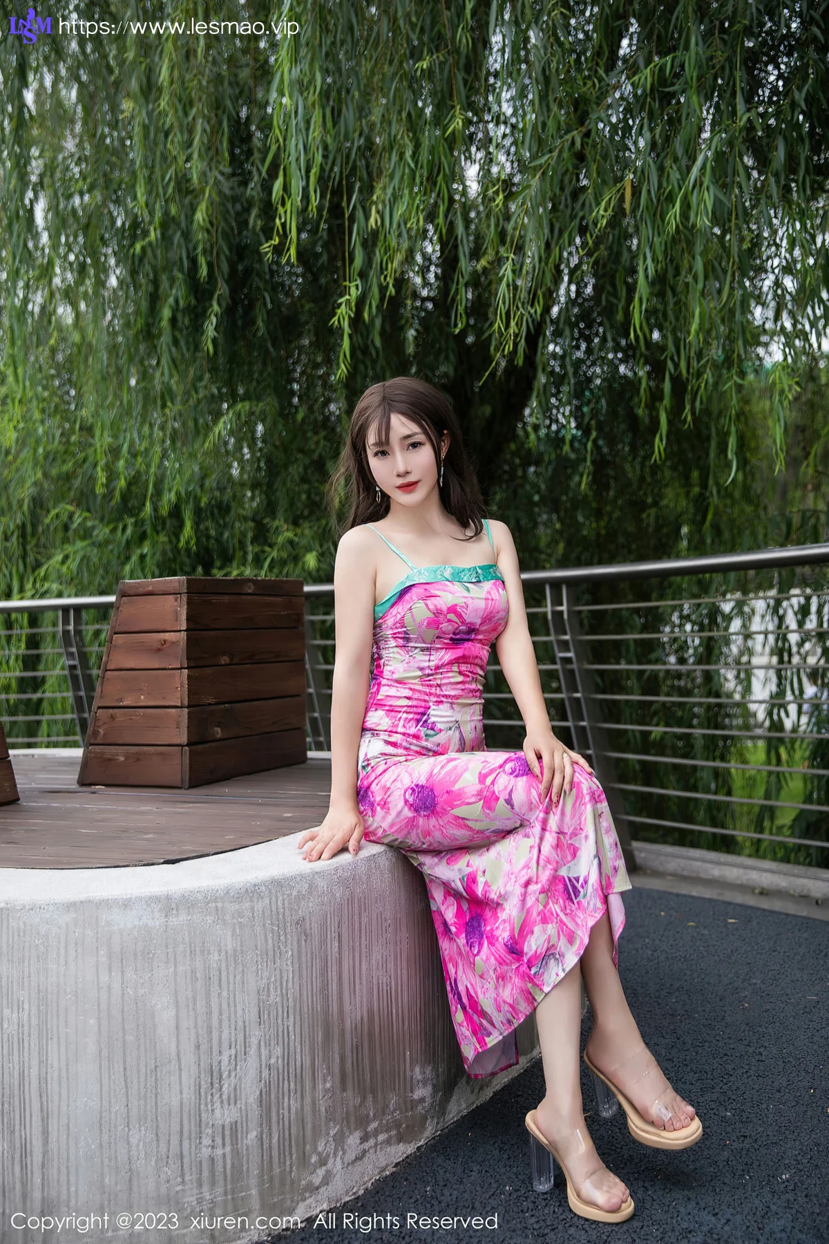 XiuRen 秀人 No.7065 严利娅Yuliya 网红情人裙性感写真 - 9