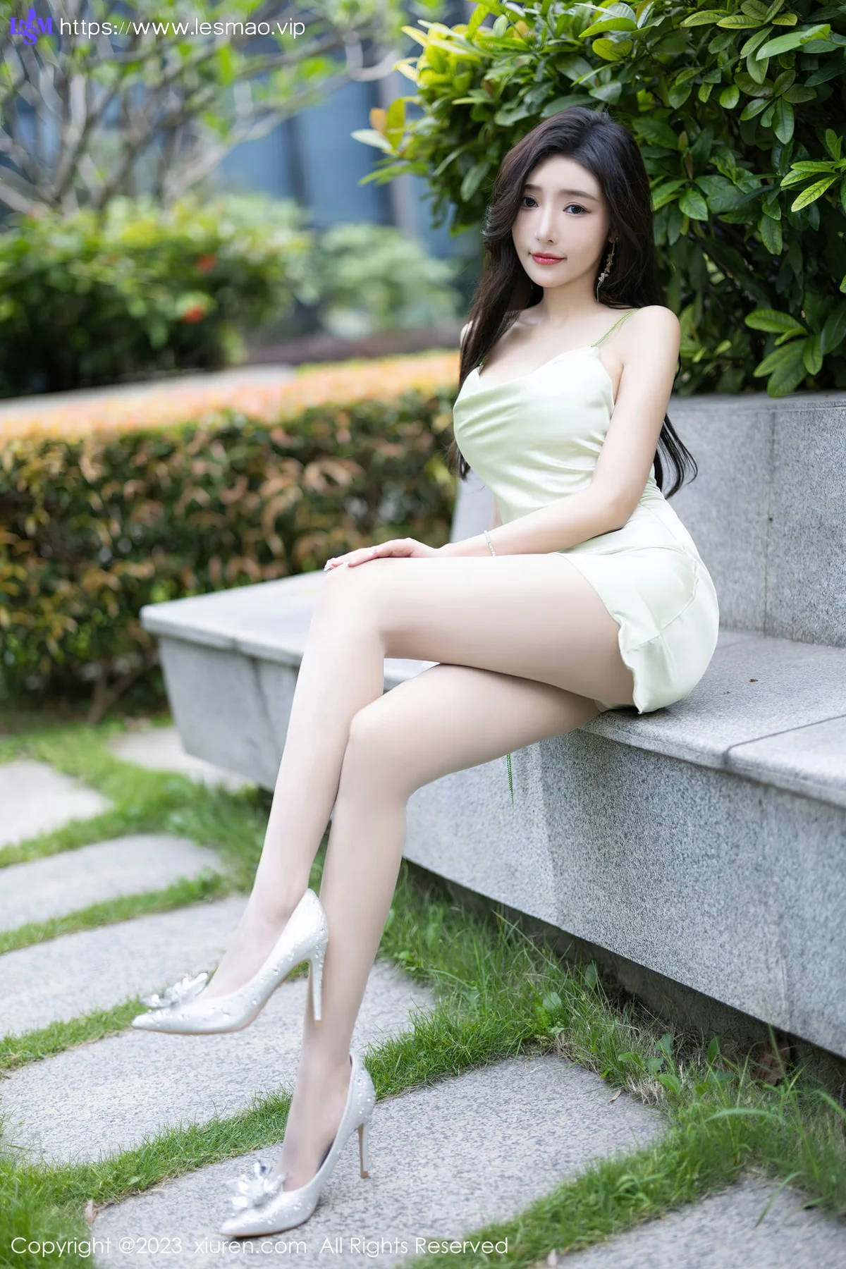 XiuRen 秀人 No.7077 王馨瑶yanni 吊带短裙性感写真1 - 5