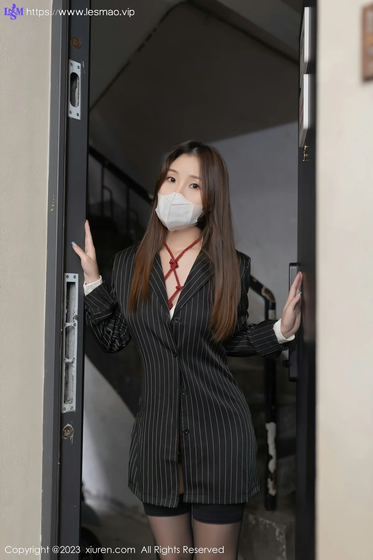 XiuRen 秀人 No.7141 808 杏子Yada 高开叉服饰性感写真111 - 1