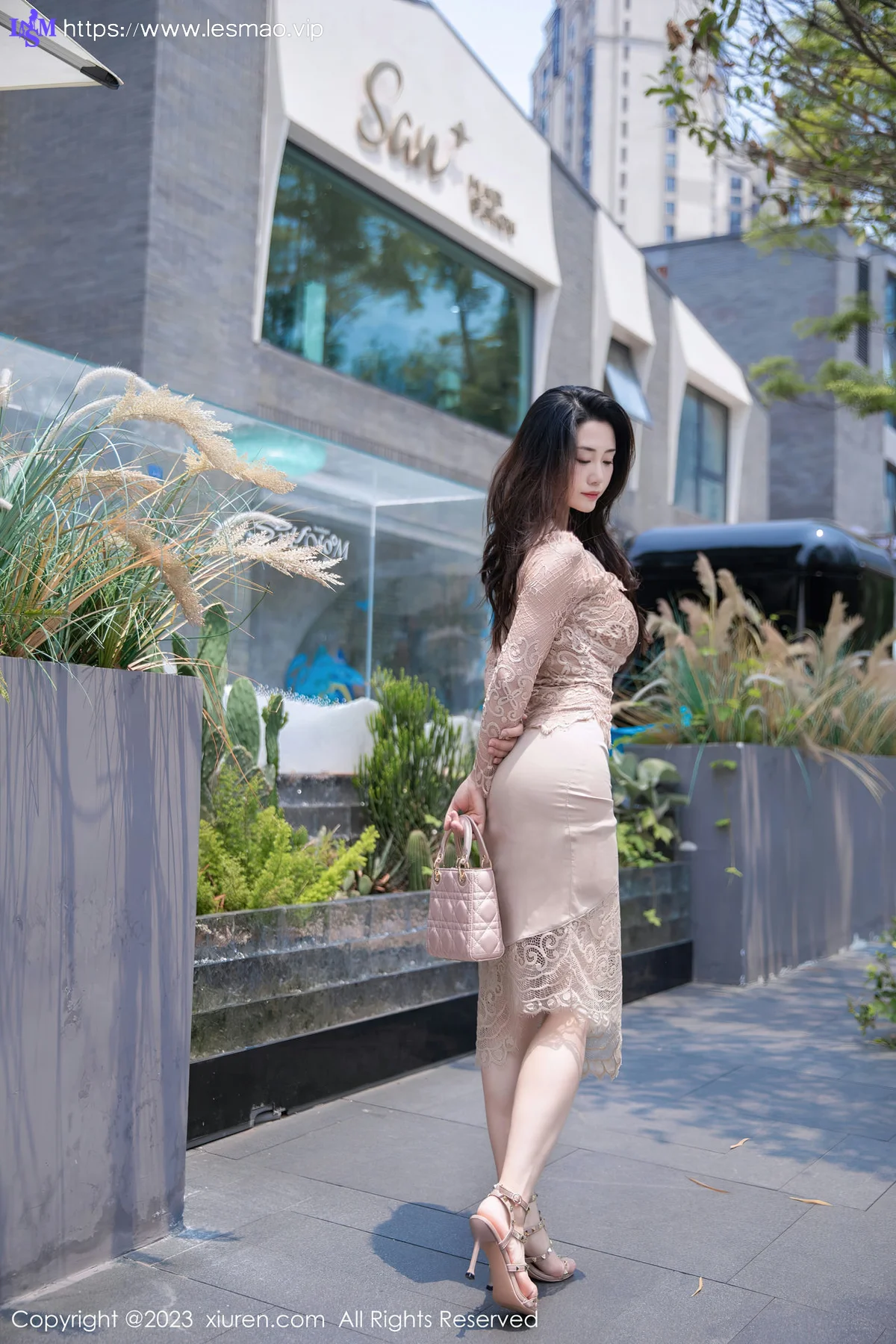 XiuRen 秀人 No.7216  严利娅Yuliya 杏色连衣长裙性感写真 - 9