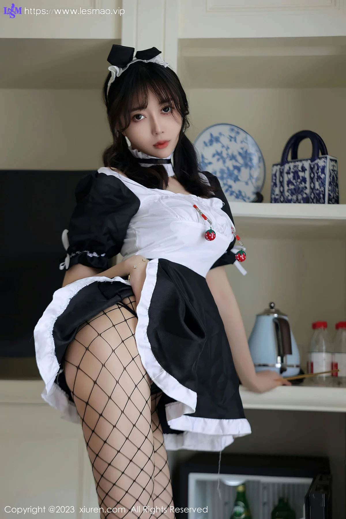 XiuRen 秀人 No.7217  玥儿玥er 黑白拼色女仆杭州旅拍33 - 1
