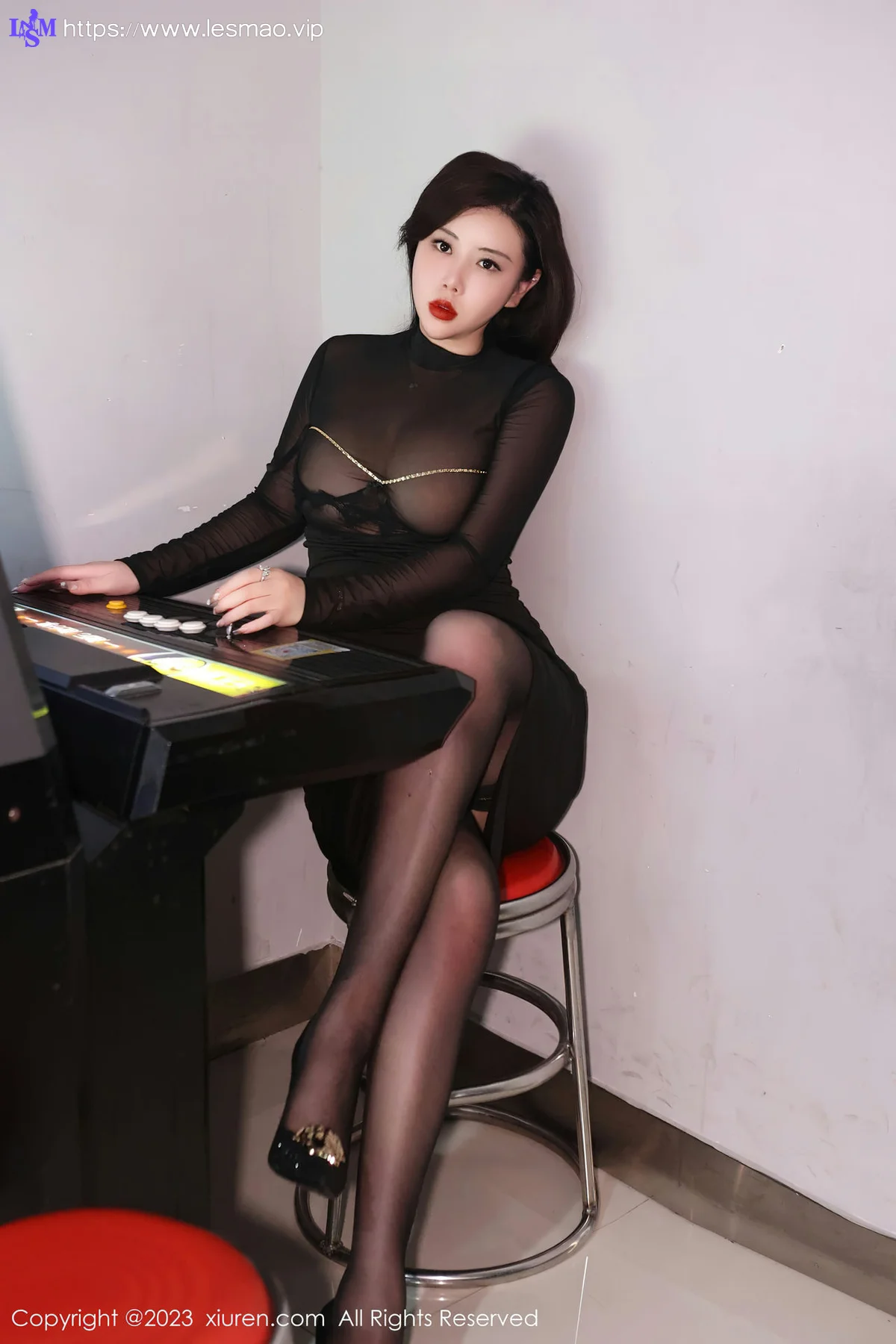 XiuRen 秀人 No.7230  王婉悠Queen 电玩城黑色薄纱性感写真 - 3