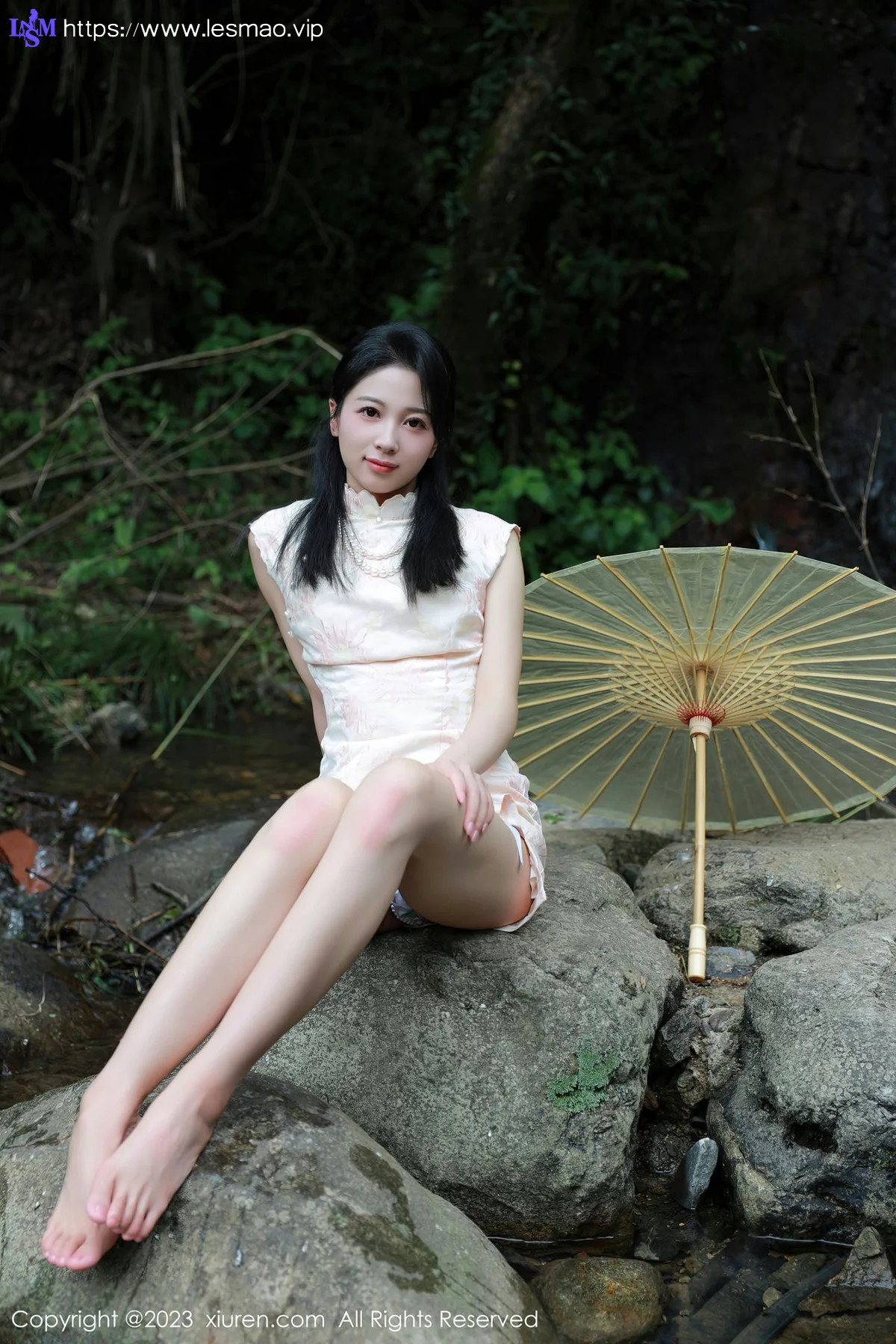 XiuRen 秀人 No.7234  糖豆sisi 户外溪边白色旗袍服饰11 - 1