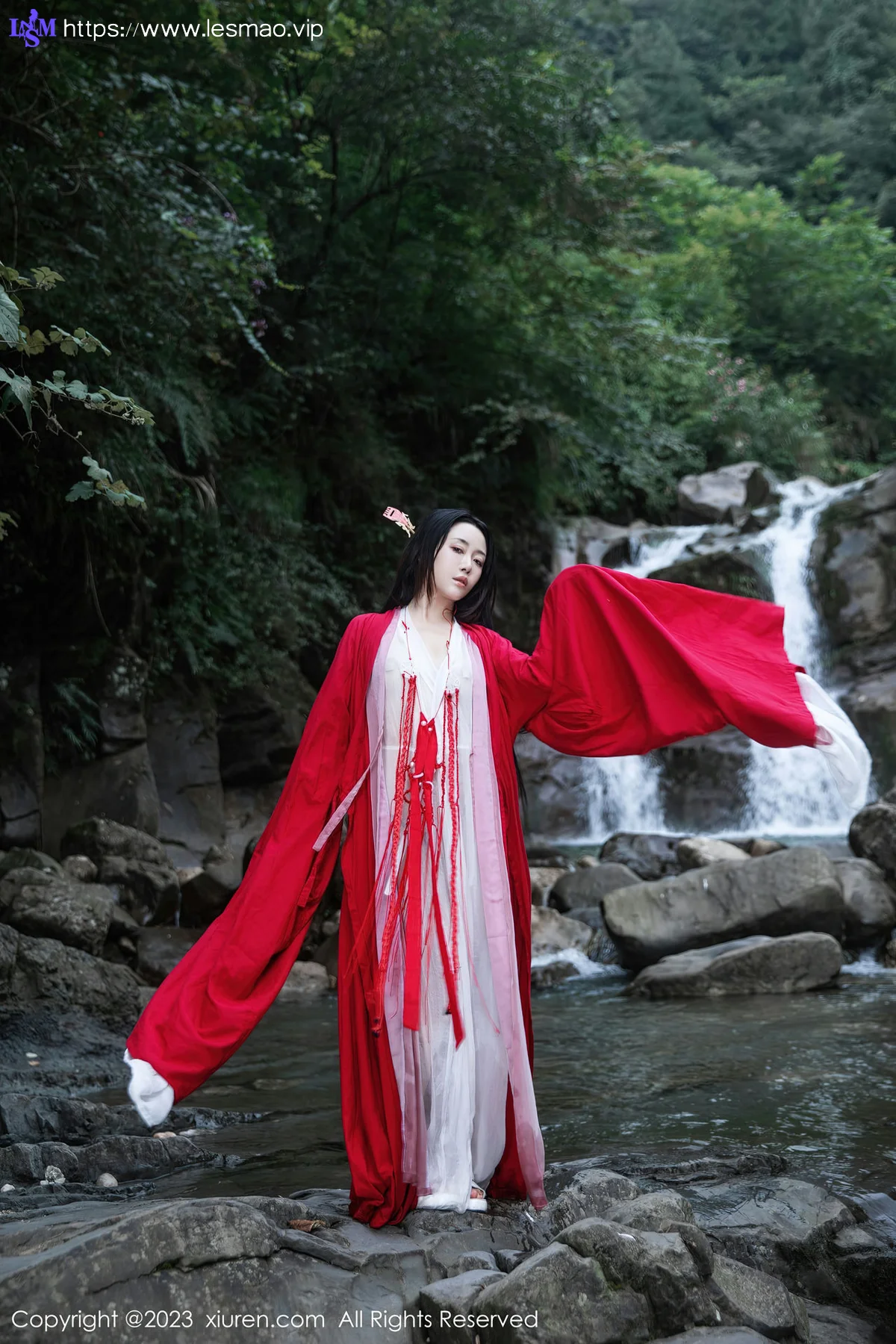 XiuRen 秀人 No.7295  严利娅Yuliya 户外诱惑红色古装性感写真 - 7