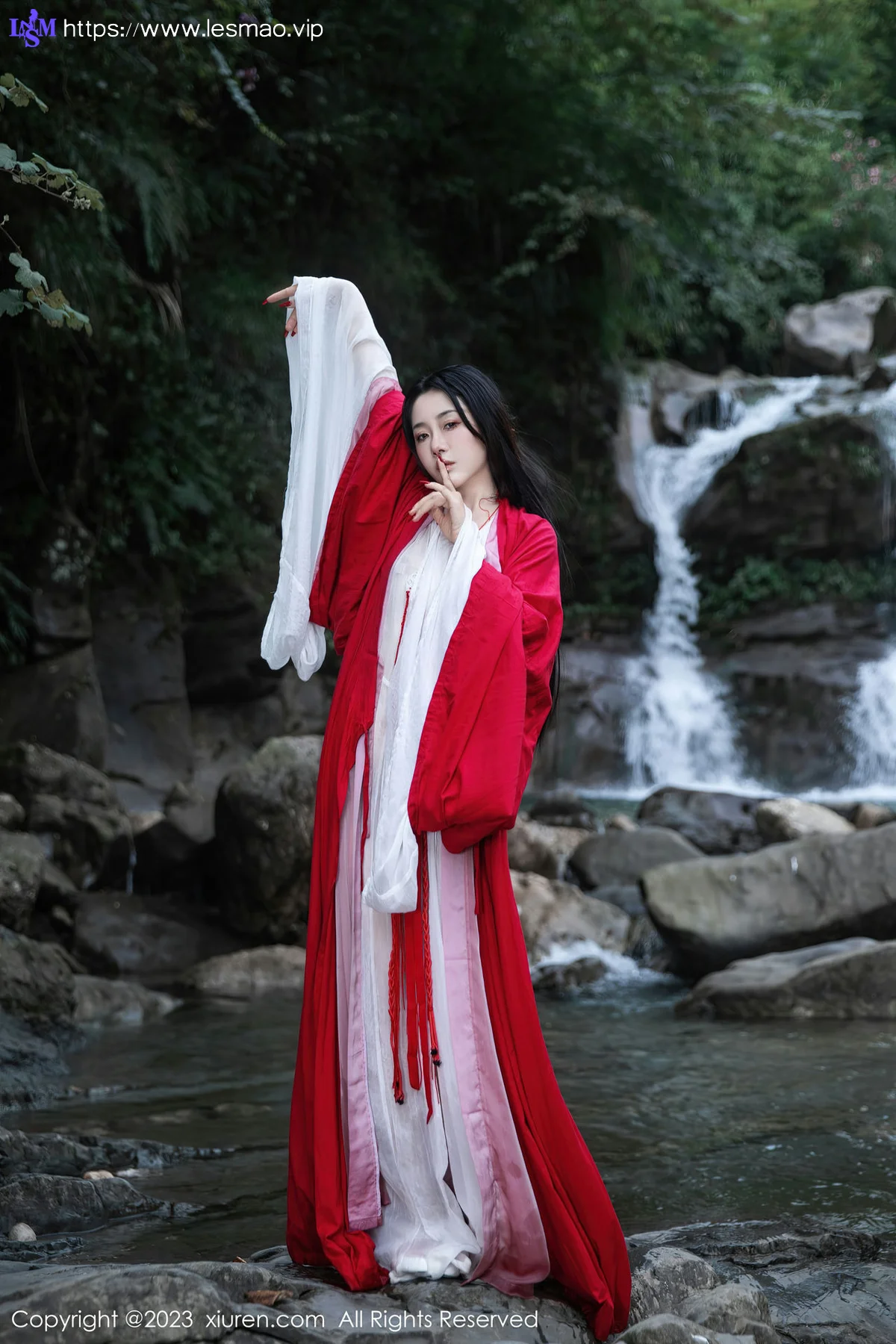 XiuRen 秀人 No.7295  严利娅Yuliya 户外诱惑红色古装性感写真 - 9