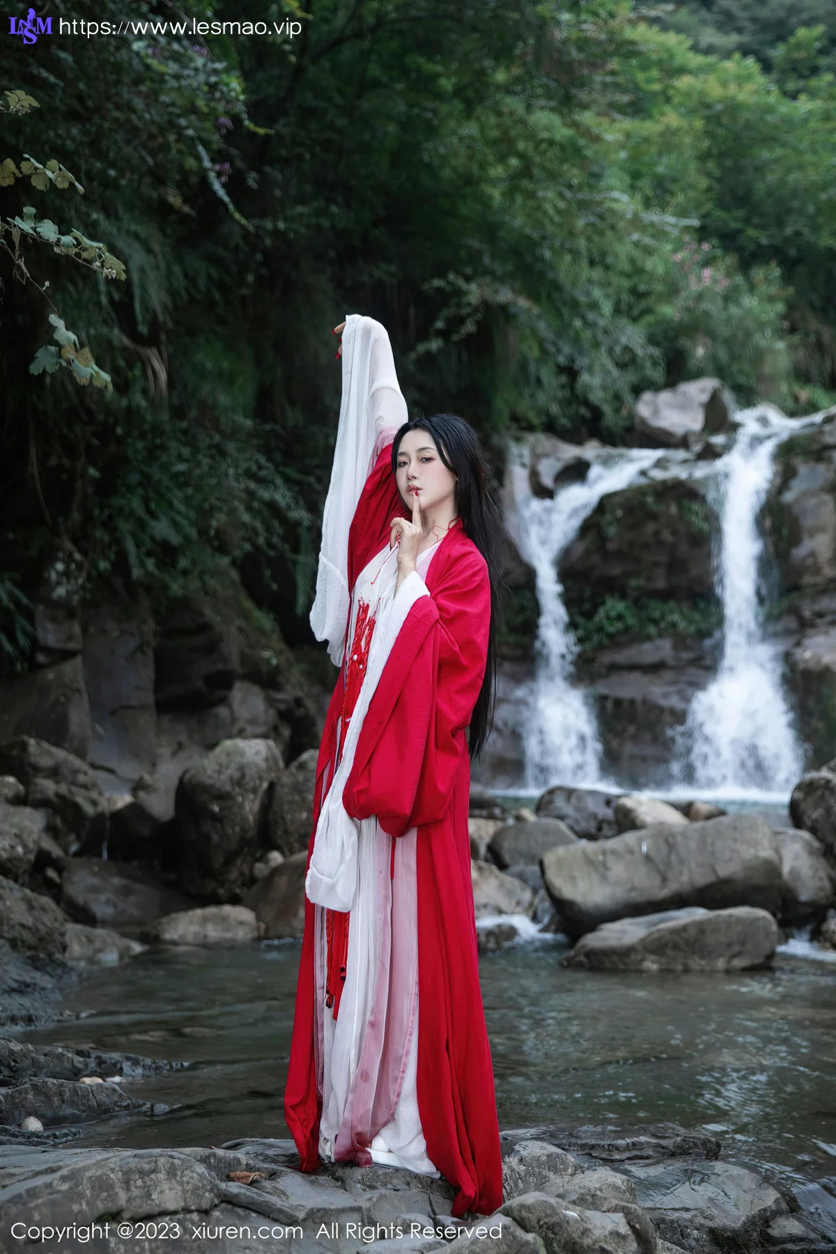 XiuRen 秀人 No.7295  严利娅Yuliya 户外诱惑红色古装性感写真 - 1