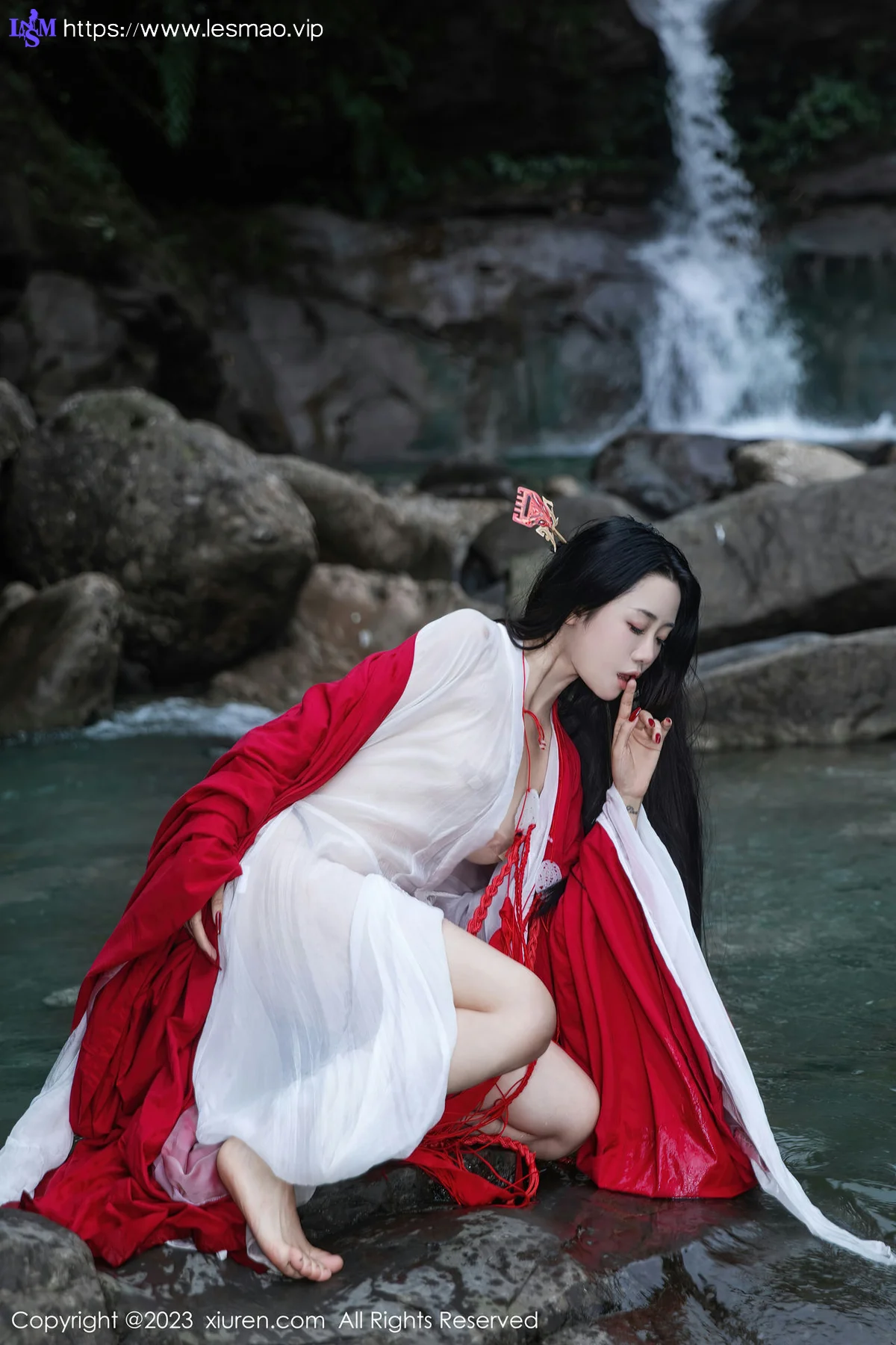 XiuRen 秀人 No.7295  严利娅Yuliya 户外诱惑红色古装性感写真 - 4