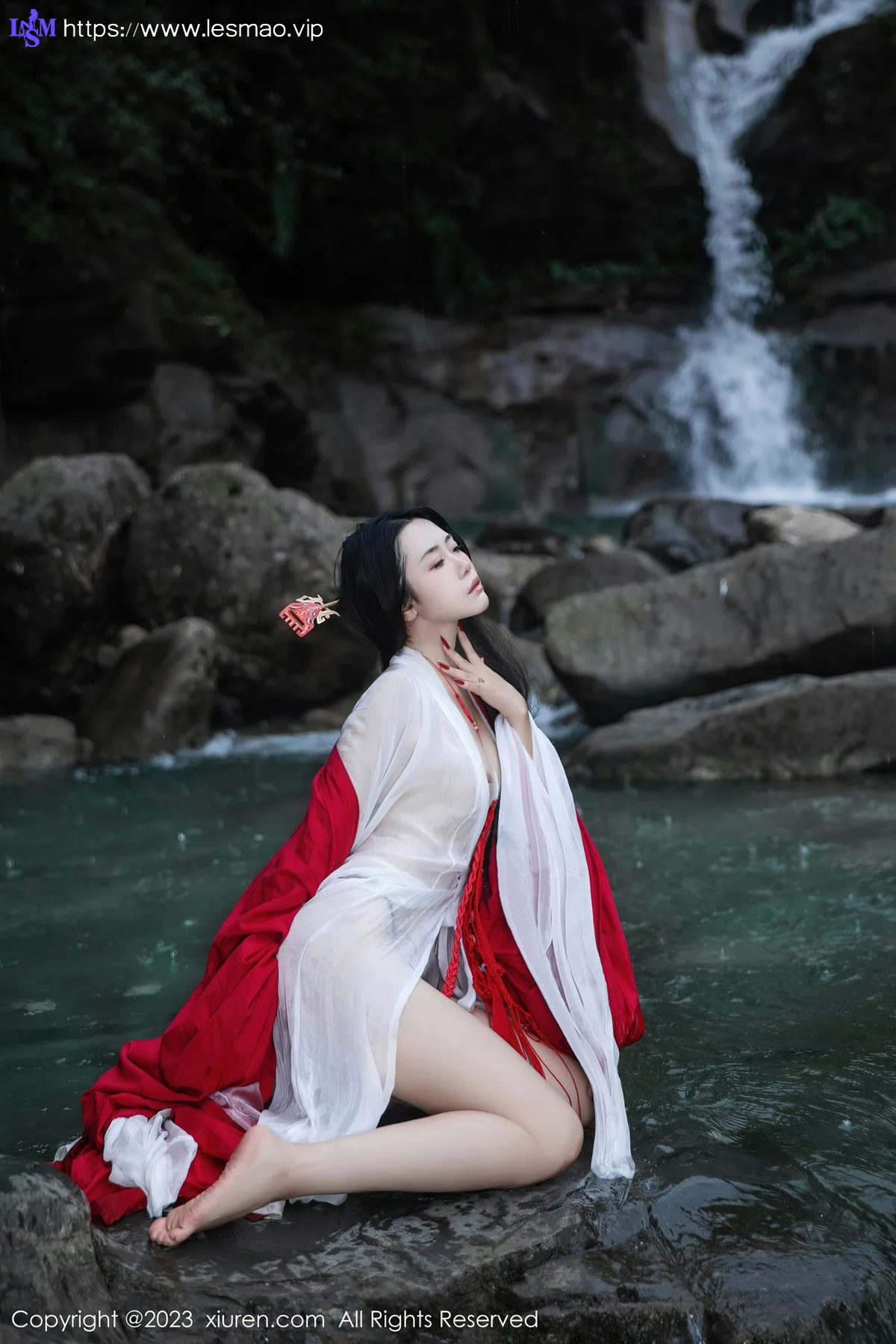 XiuRen 秀人 No.7295  严利娅Yuliya 户外诱惑红色古装性感写真 - 5