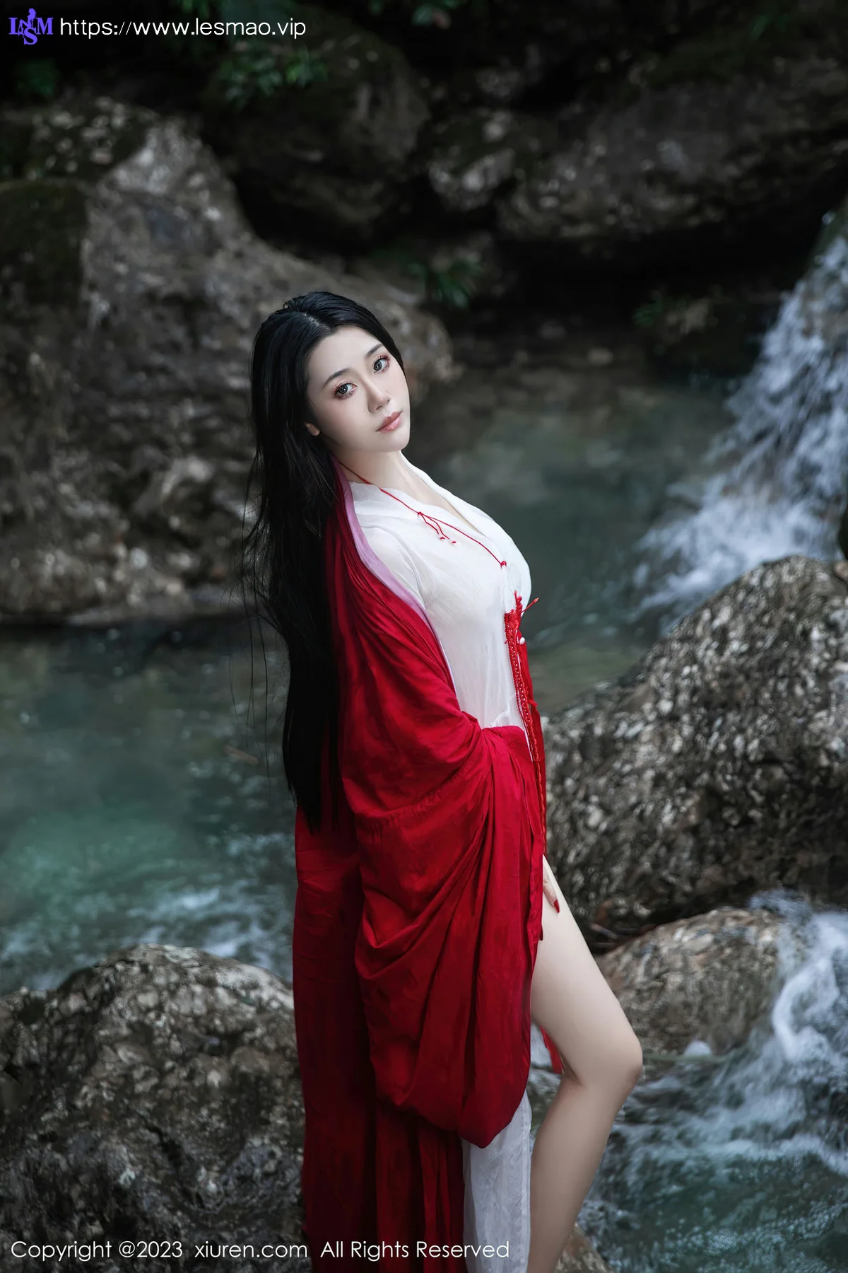 XiuRen 秀人 No.7295  严利娅Yuliya 户外诱惑红色古装性感写真 - 7