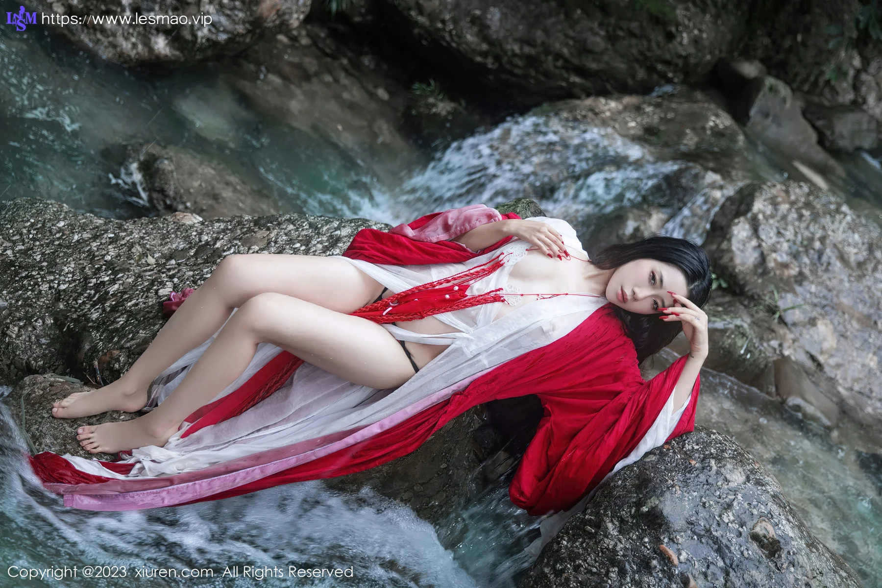 XiuRen 秀人 No.7295  严利娅Yuliya 户外诱惑红色古装性感写真 - 8