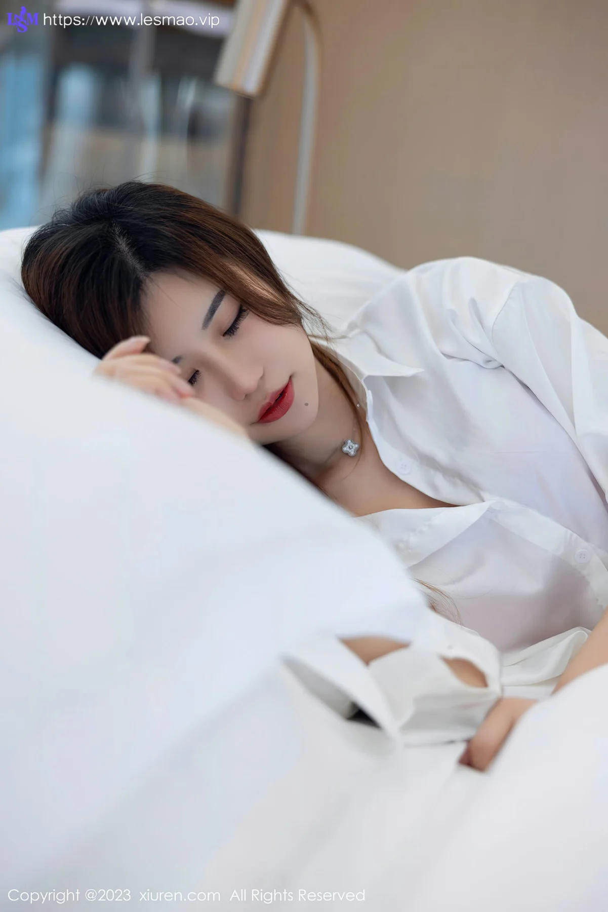 XiuRen 秀人 No.7358  绮里嘉ula 原色丝袜性感写真2 - 1